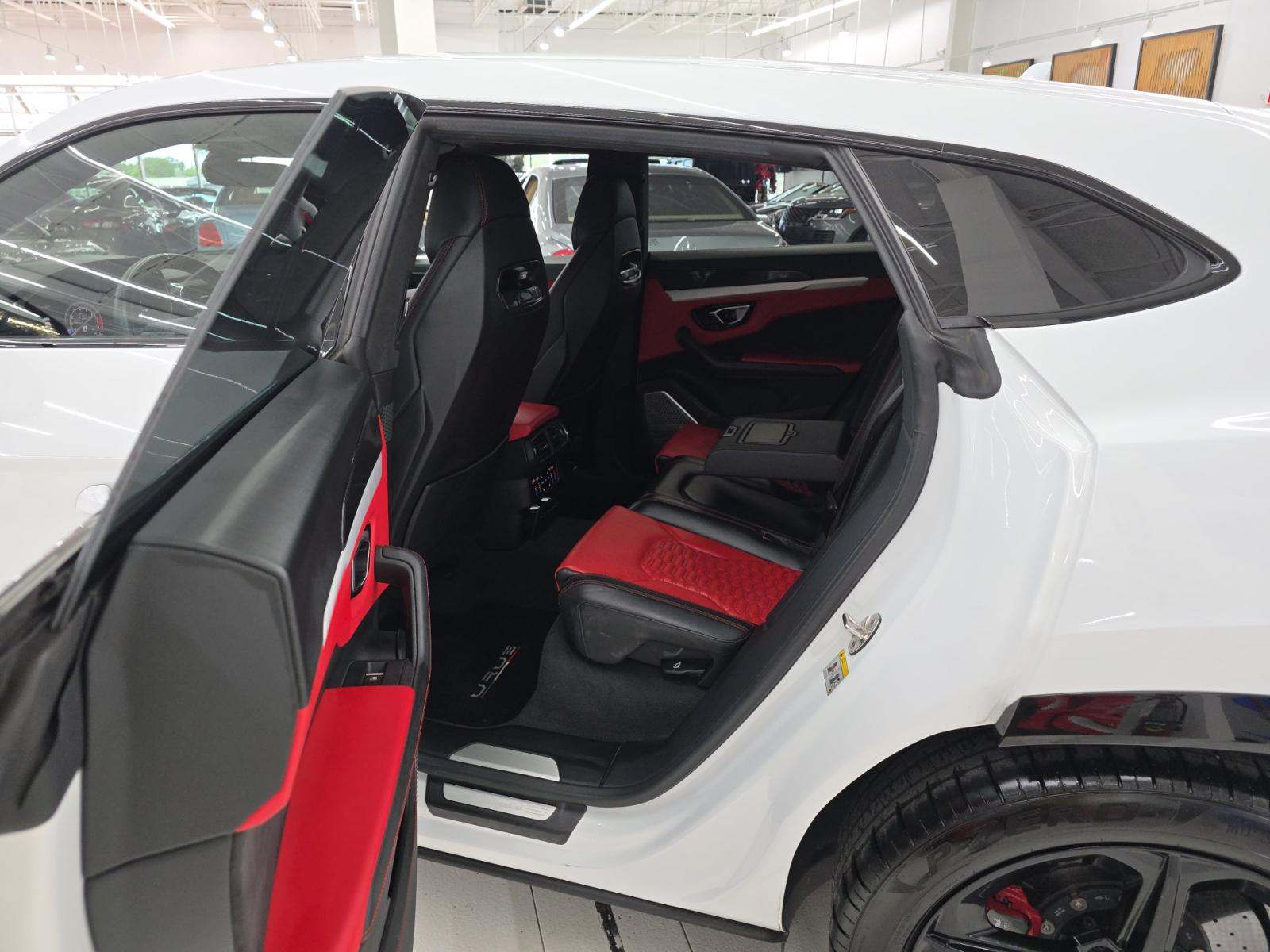 2021 Lamborghini Urus Base AWD