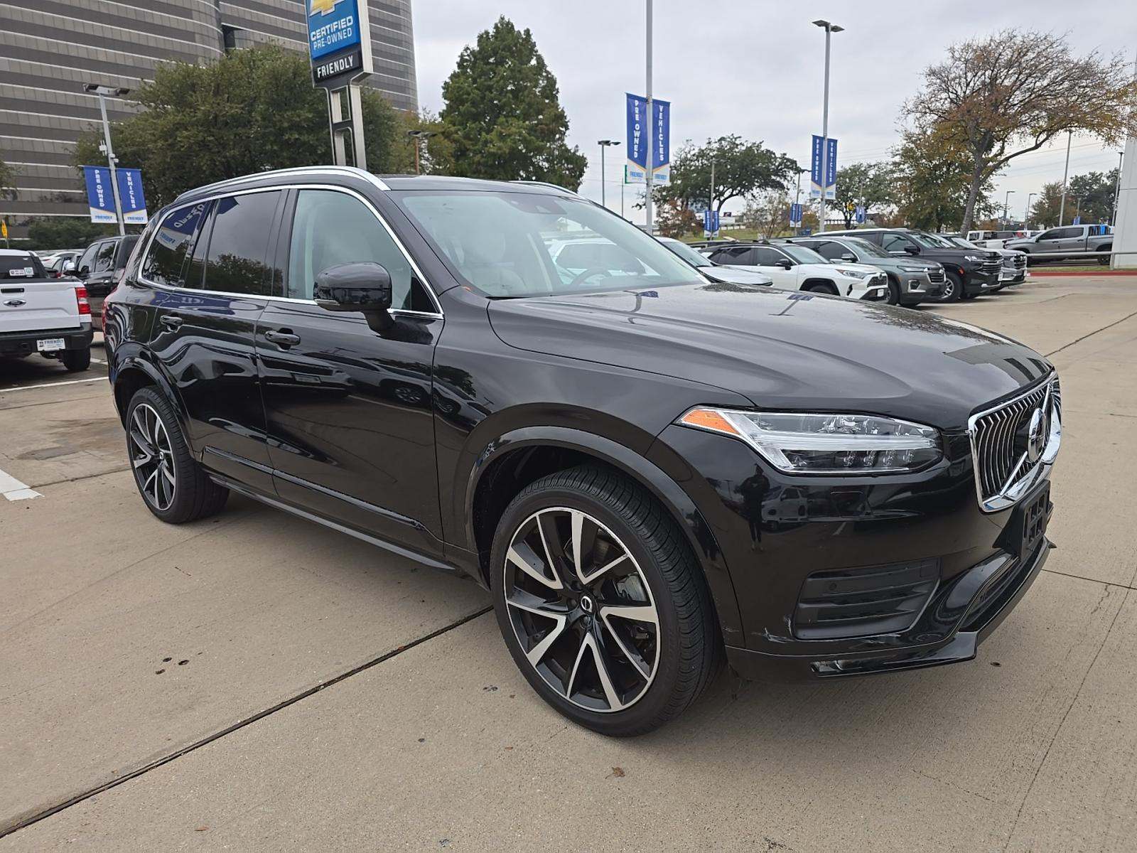 2022 Volvo XC90 T6 Momentum AWD