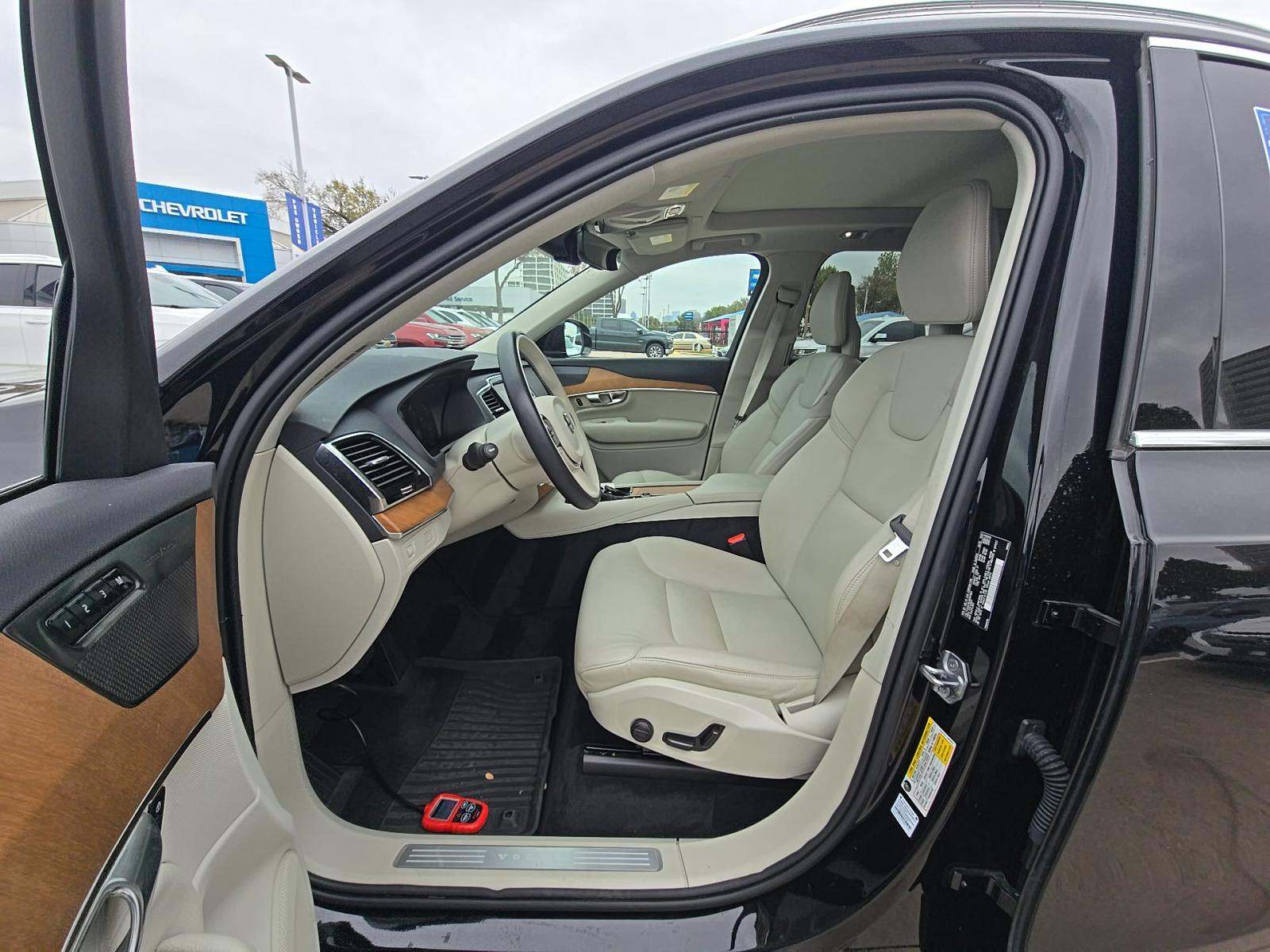 2022 Volvo XC90 T6 Momentum AWD