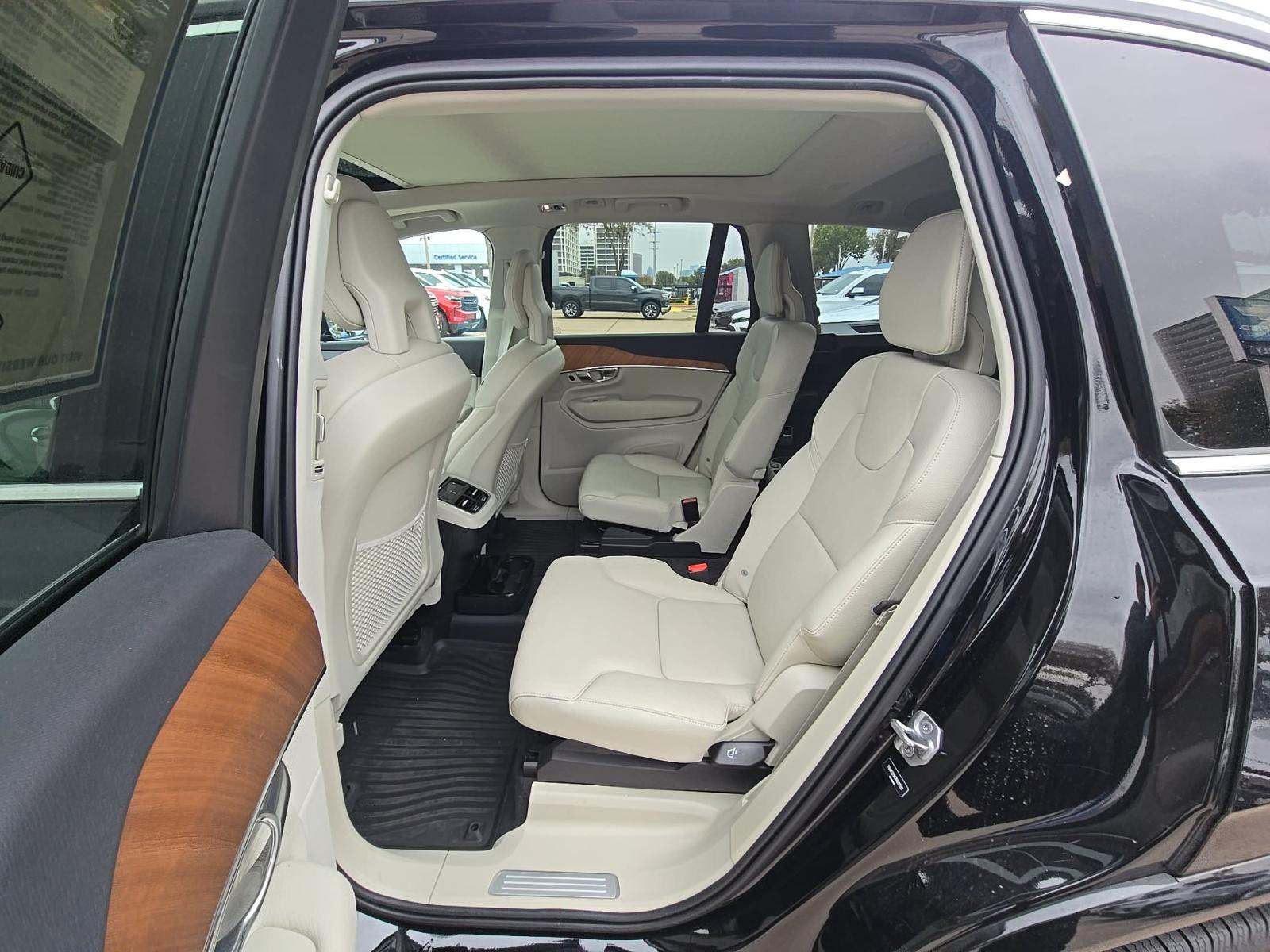 2022 Volvo XC90 T6 Momentum AWD