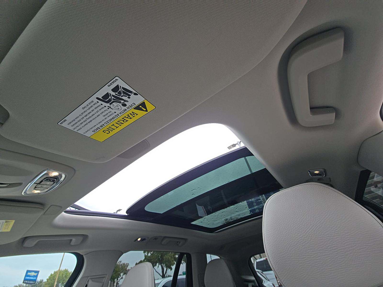 2022 Volvo XC90 T6 Momentum AWD