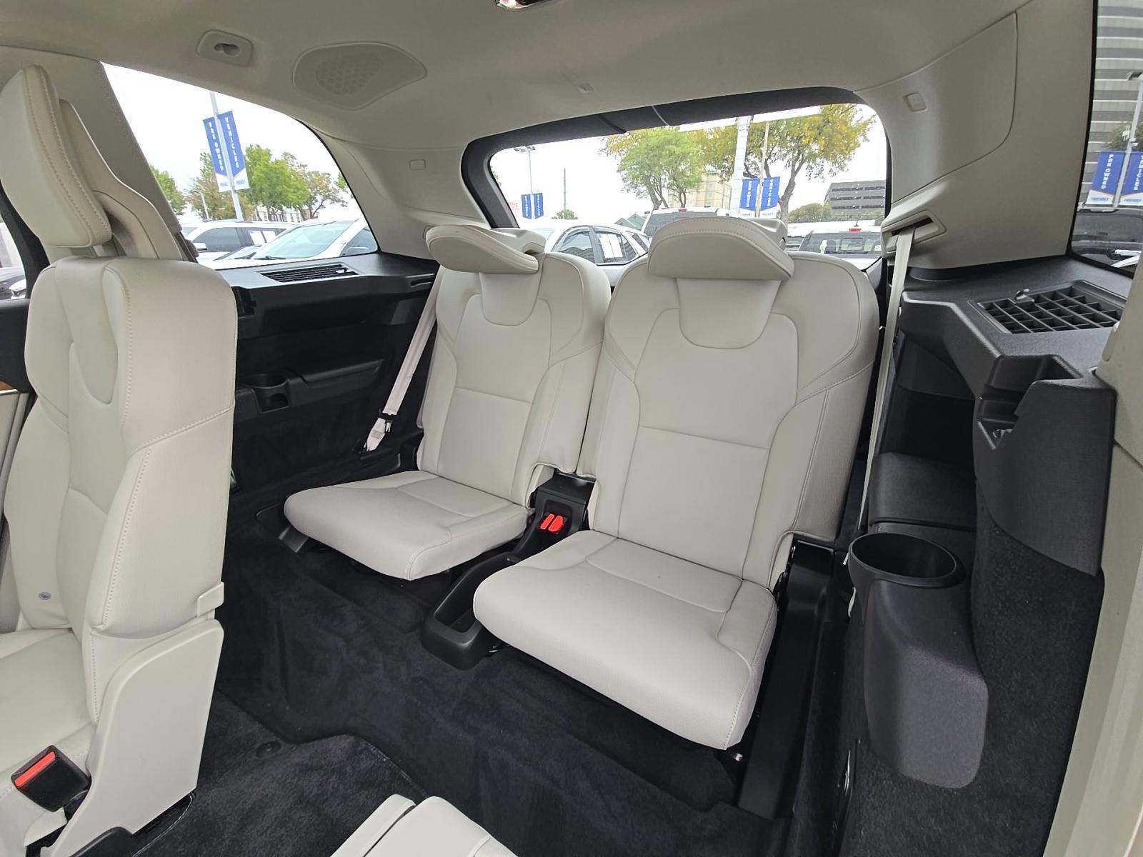 2022 Volvo XC90 T6 Momentum AWD