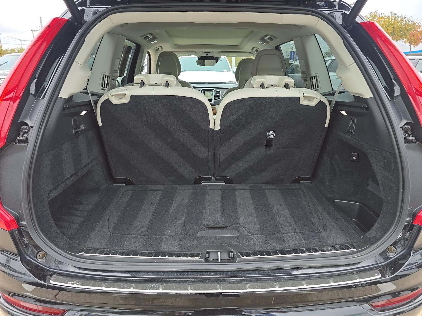 2022 Volvo XC90 T6 Momentum AWD