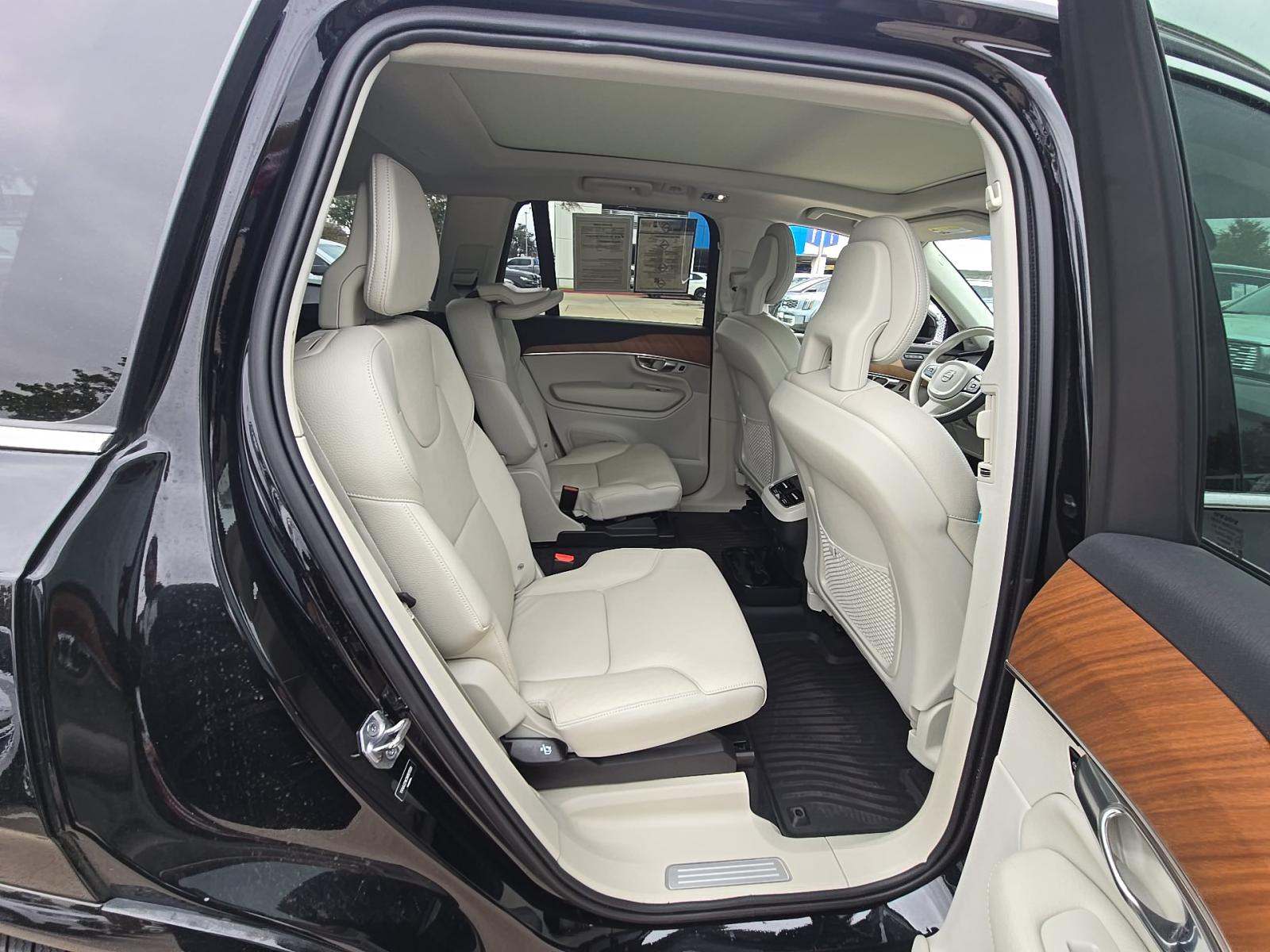 2022 Volvo XC90 T6 Momentum AWD