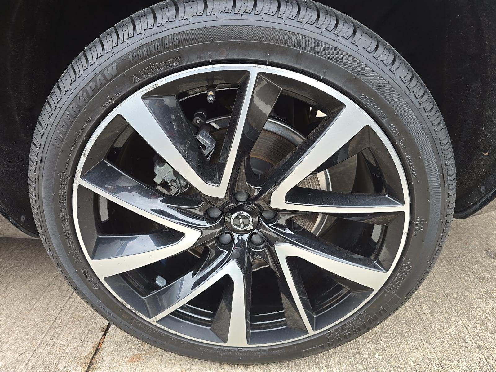 2022 Volvo XC90 T6 Momentum AWD