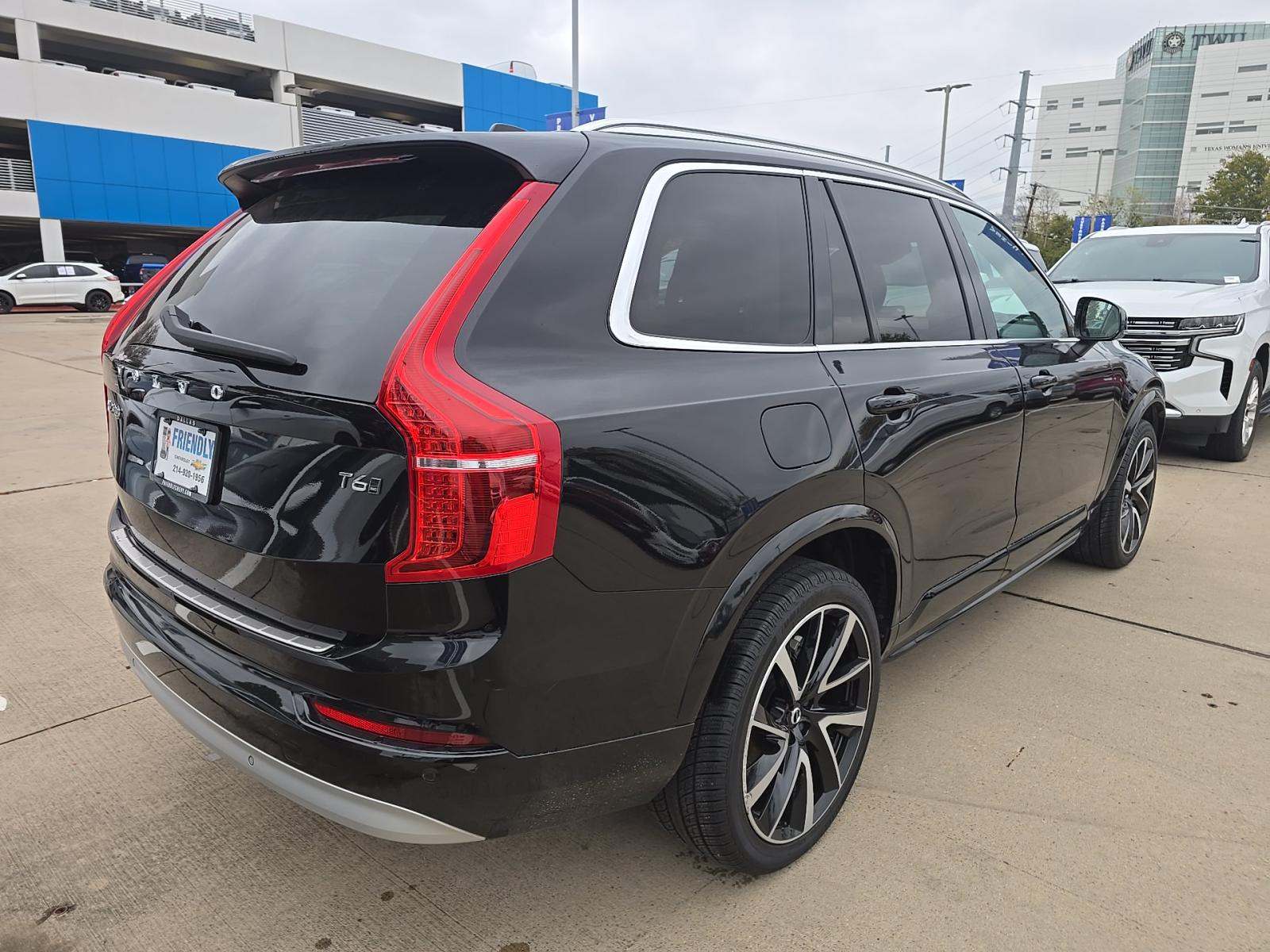 2022 Volvo XC90 T6 Momentum AWD