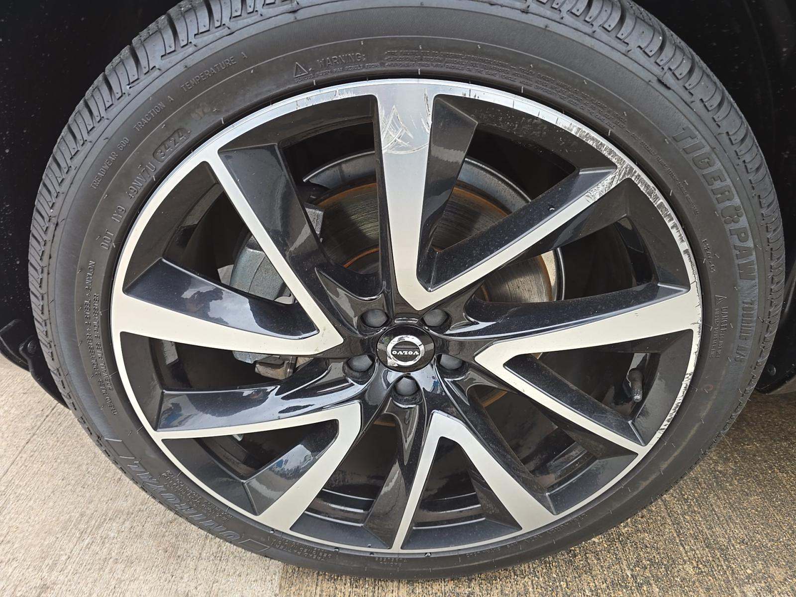 2022 Volvo XC90 T6 Momentum AWD