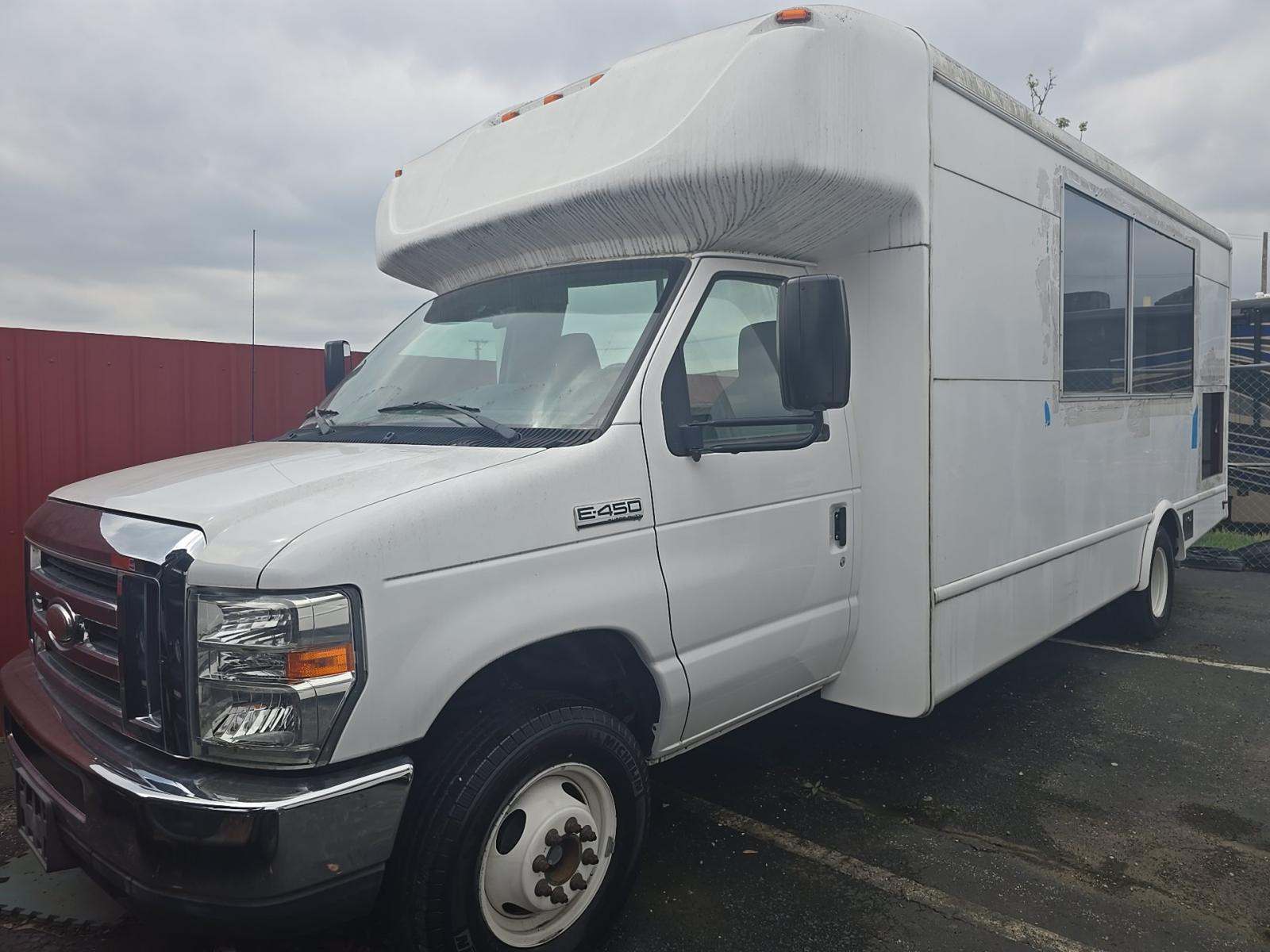 FORD E-450 - 1