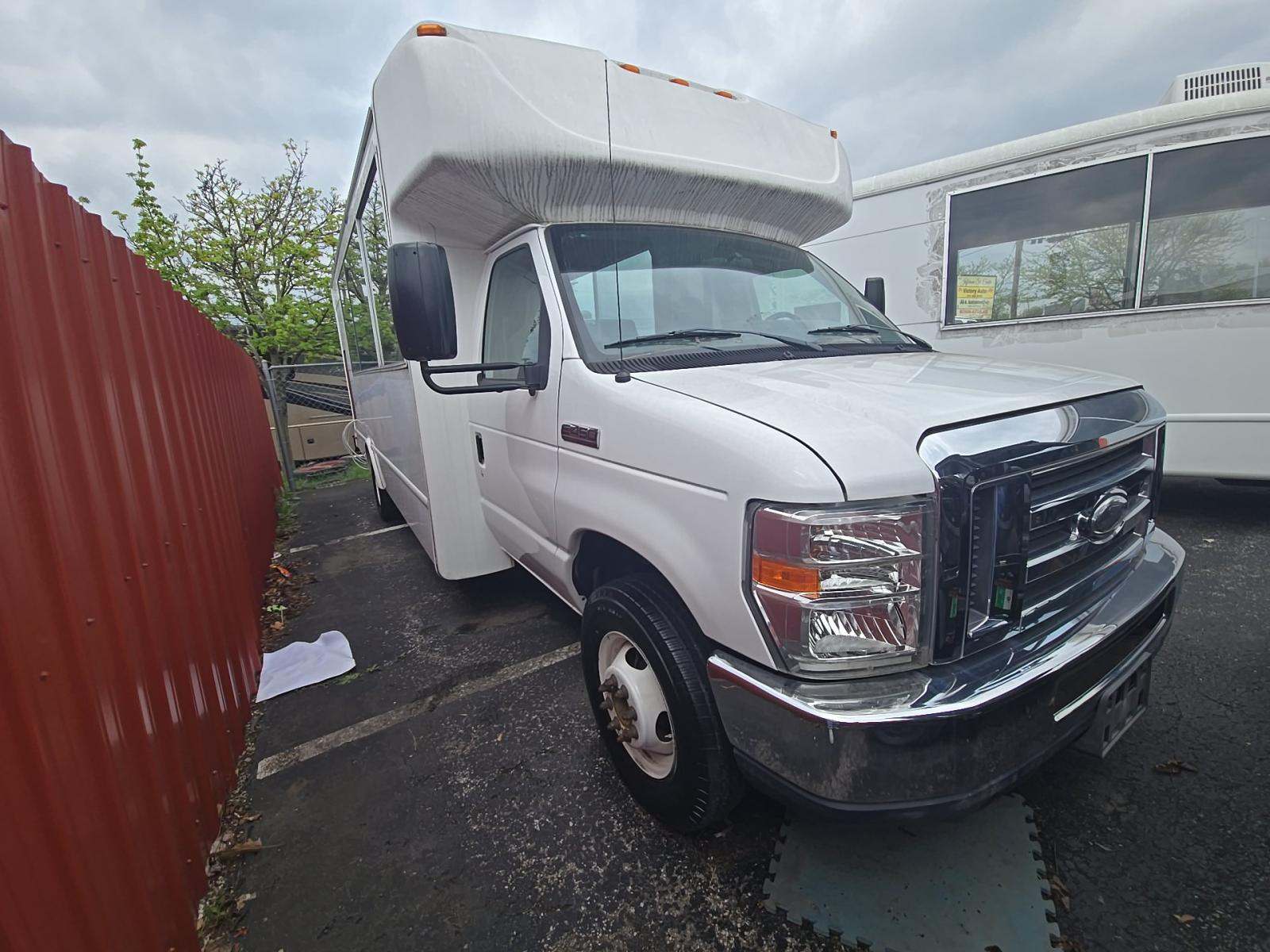 FORD E-450 - 4