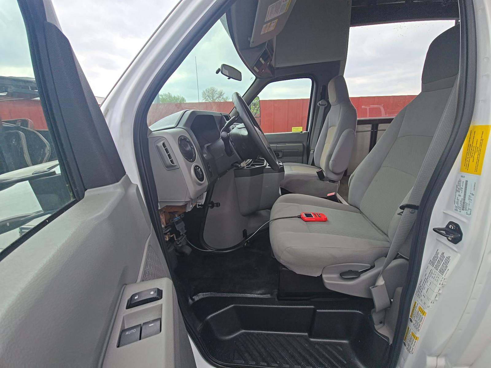 FORD E-450 - 6