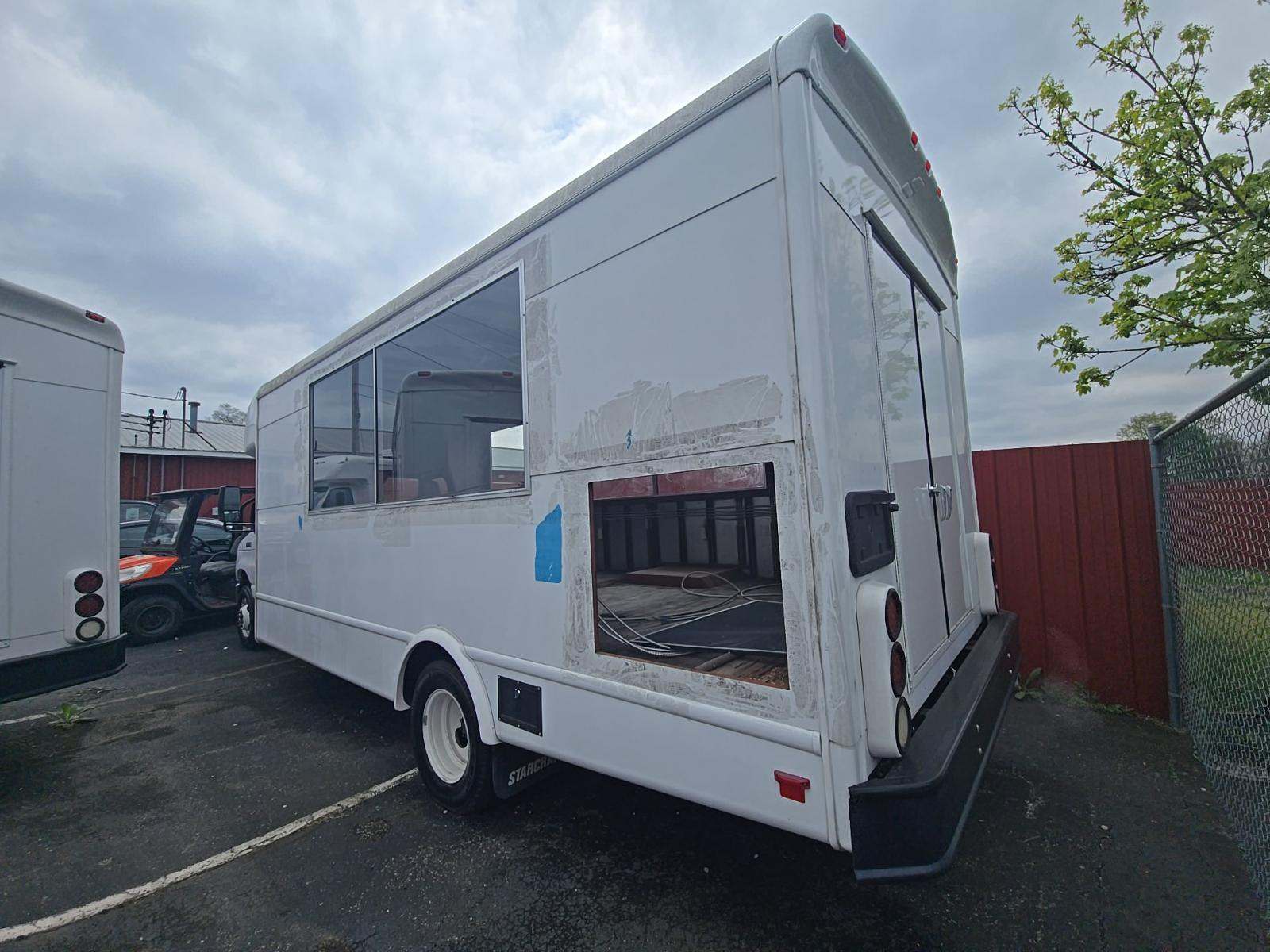 FORD E-450 - 2