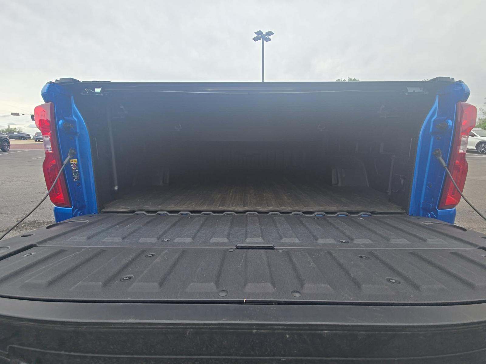 CHEVROLET SILVERADO - 10