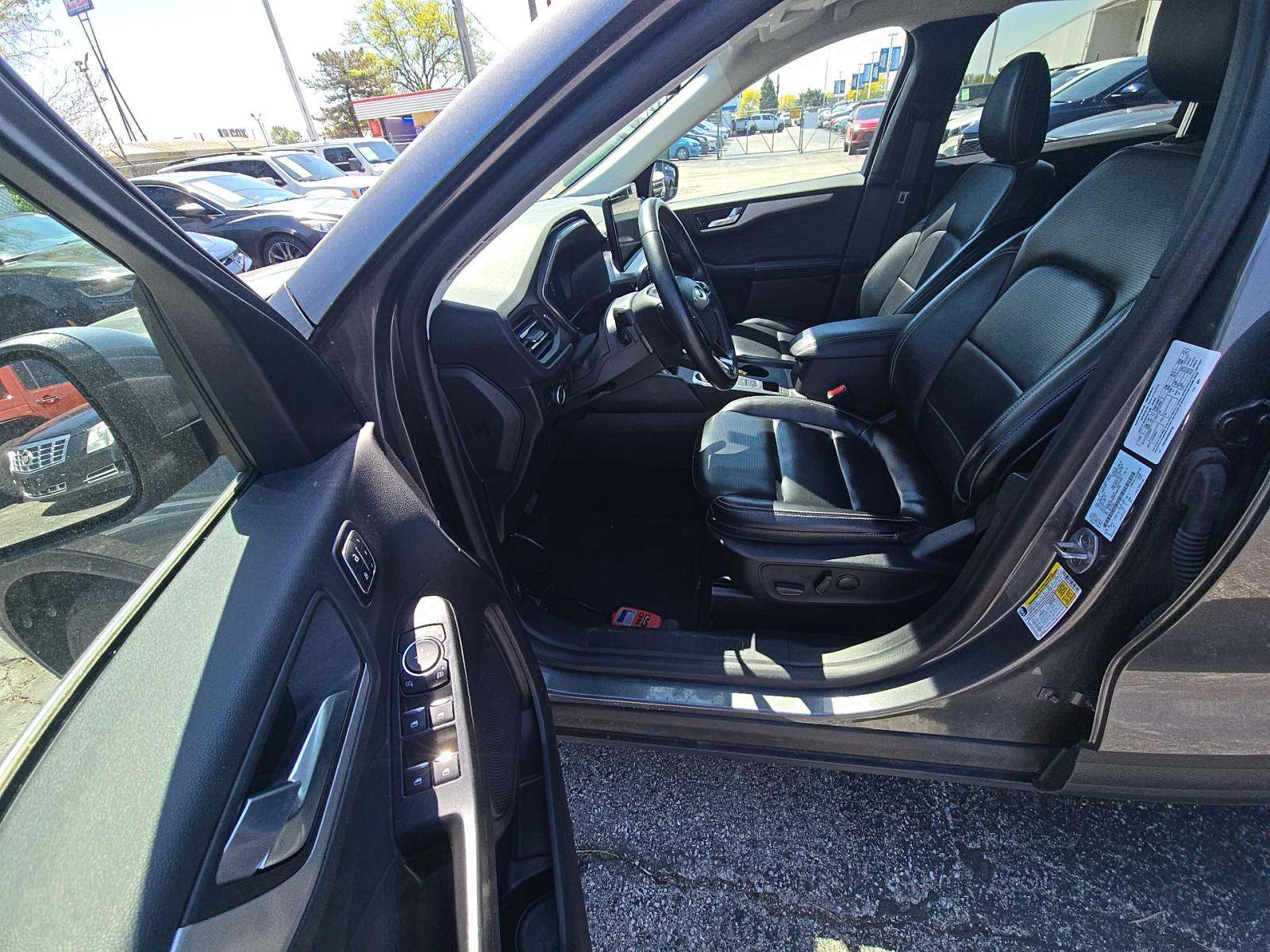 FORD ESCAPE - 2