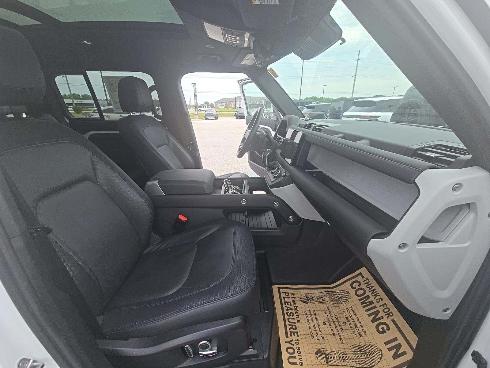 2024 Land Rover Defender 130 X-Dynamic SE AWD