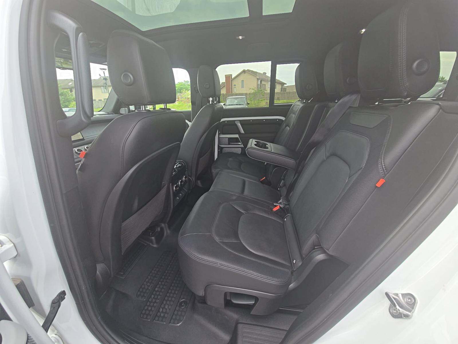 2024 Land Rover Defender 130 X-Dynamic SE AWD