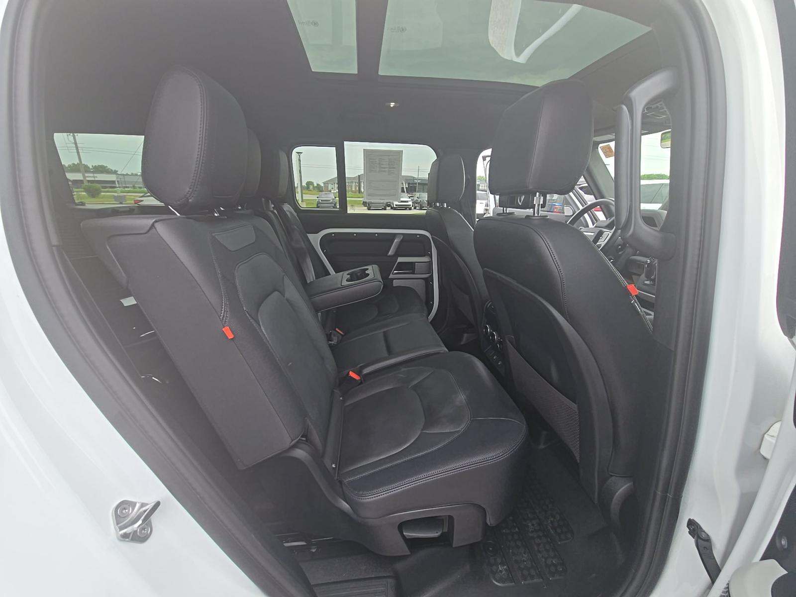 2024 Land Rover Defender 130 X-Dynamic SE AWD