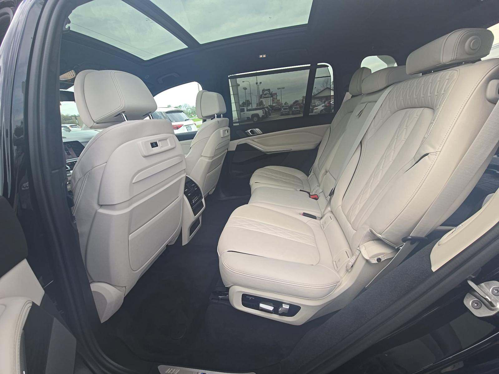 2021 BMW X7 M50i AWD