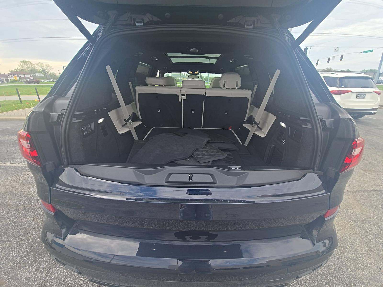2021 BMW X7 M50i AWD