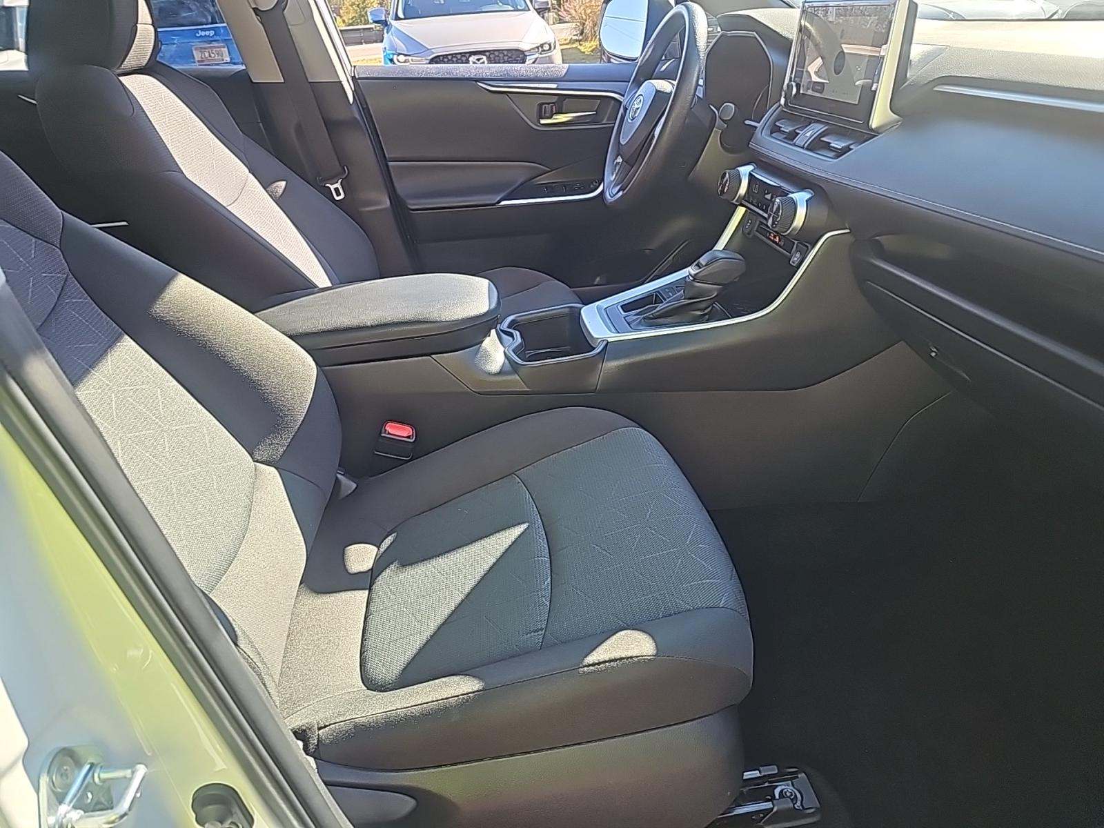 2025 Toyota RAV4 XLE FWD