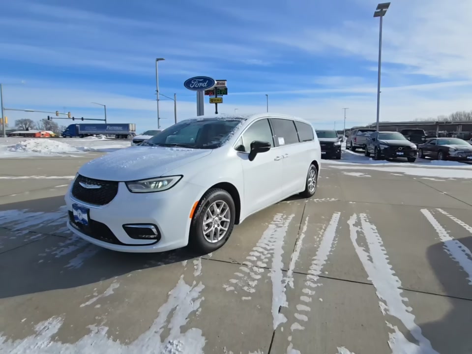 2024 Chrysler Pacifica Touring L FWD