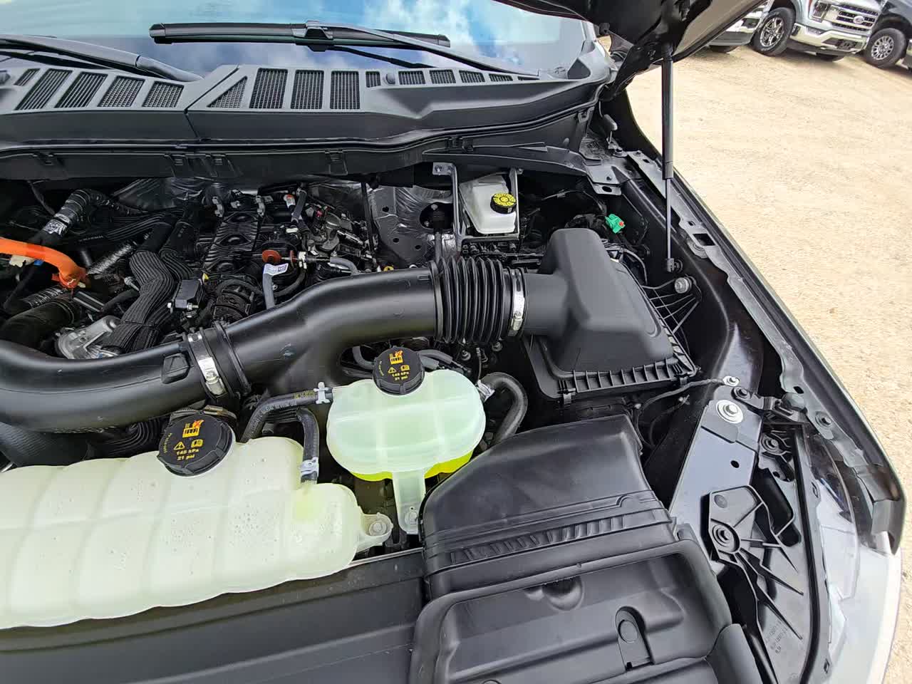 2025 Ford F-150 Hybrid Lariat AWD