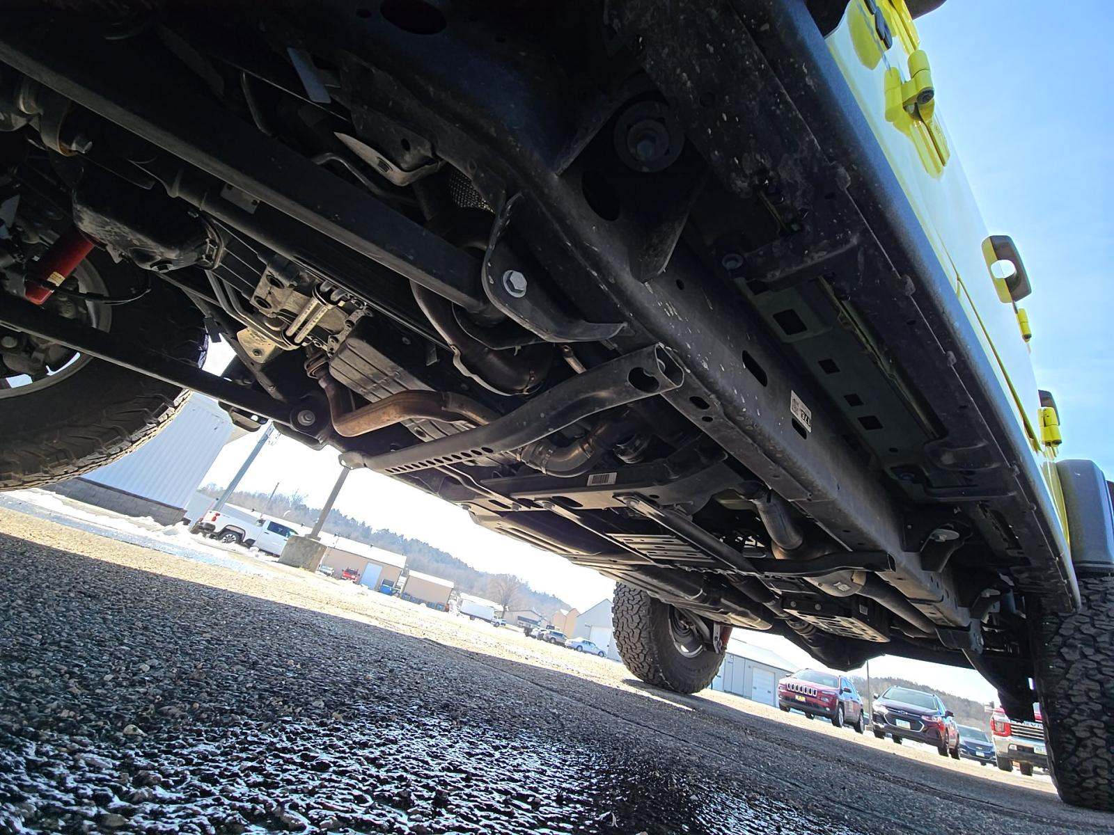 JEEP UNLIMITED HIGH TIDE EDITION - 3