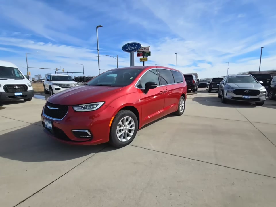 2025 Chrysler Pacifica Select AWD