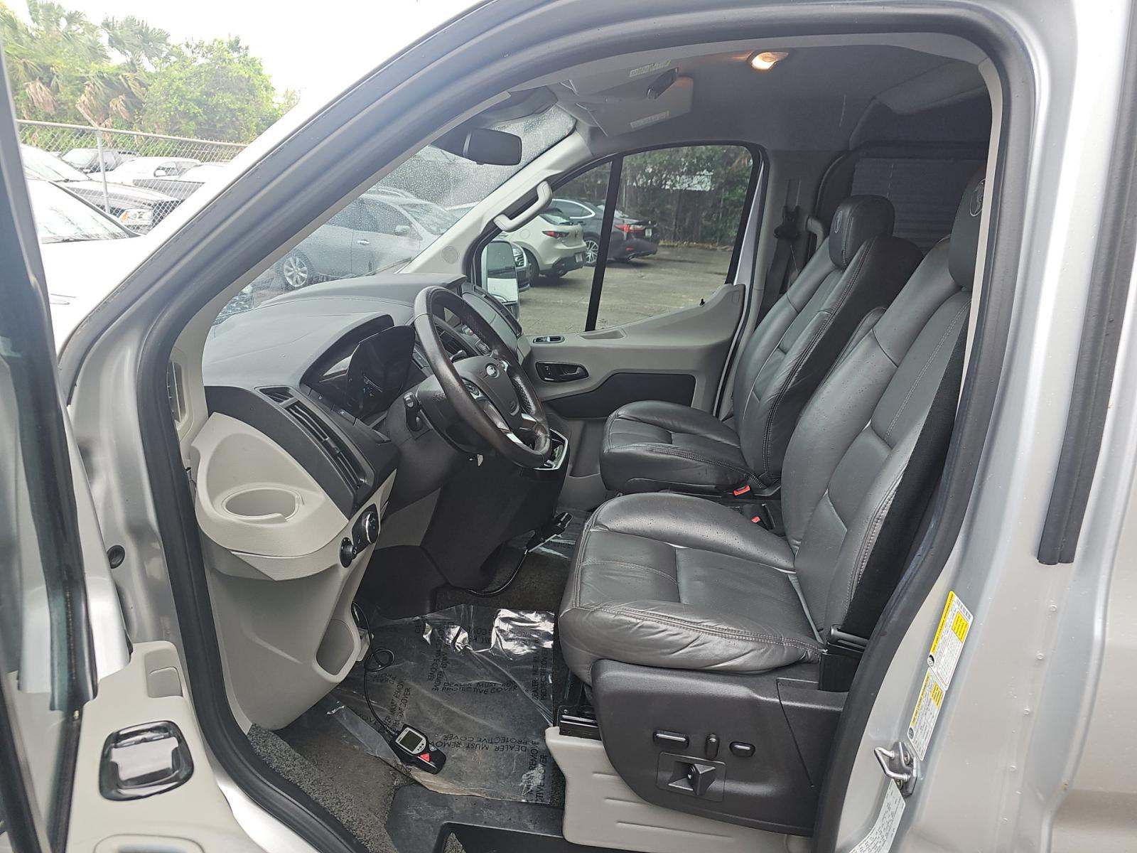 FORD TRANSIT 150 - 6