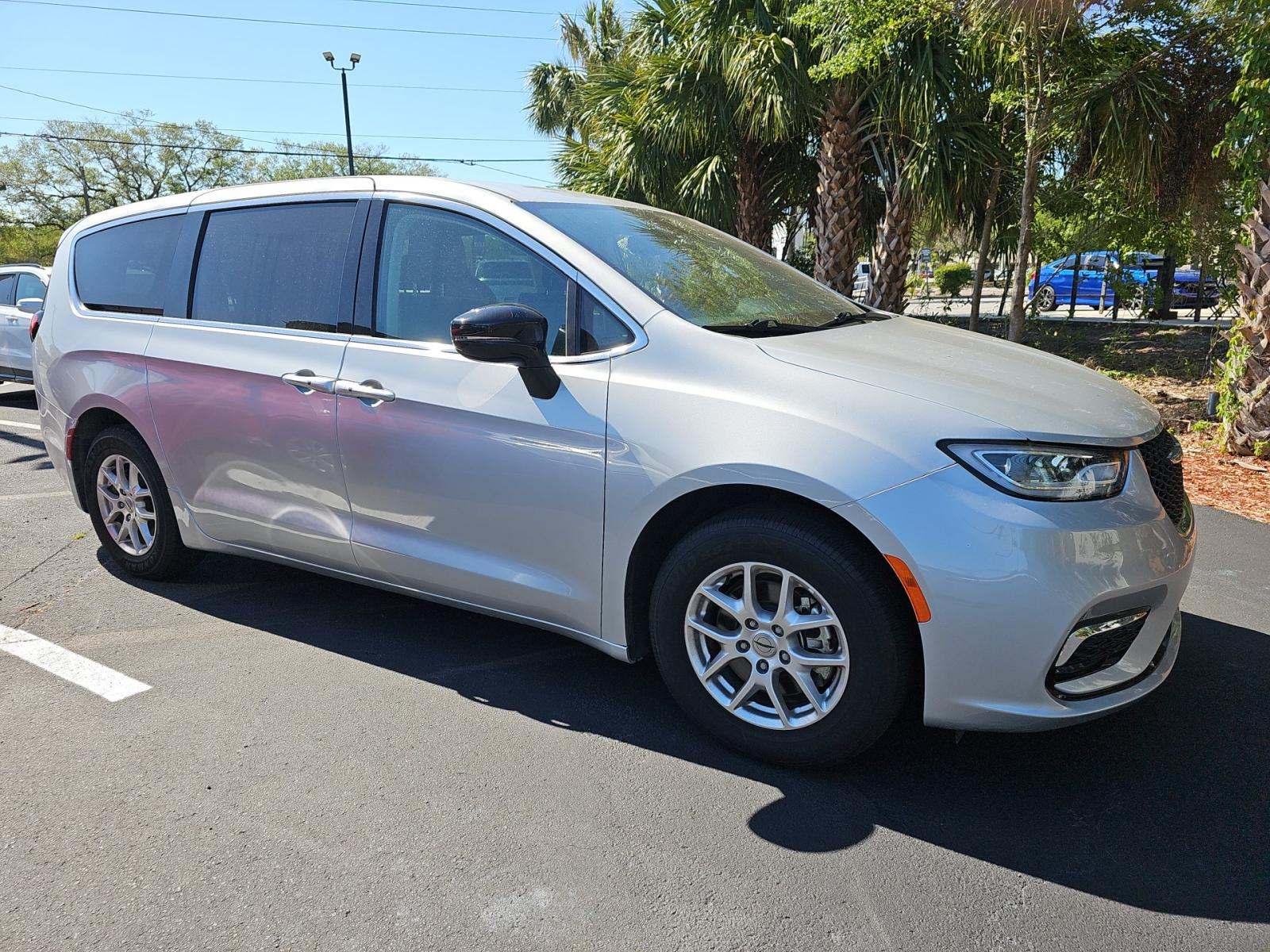 CHRYSLER PACIFICA - 4