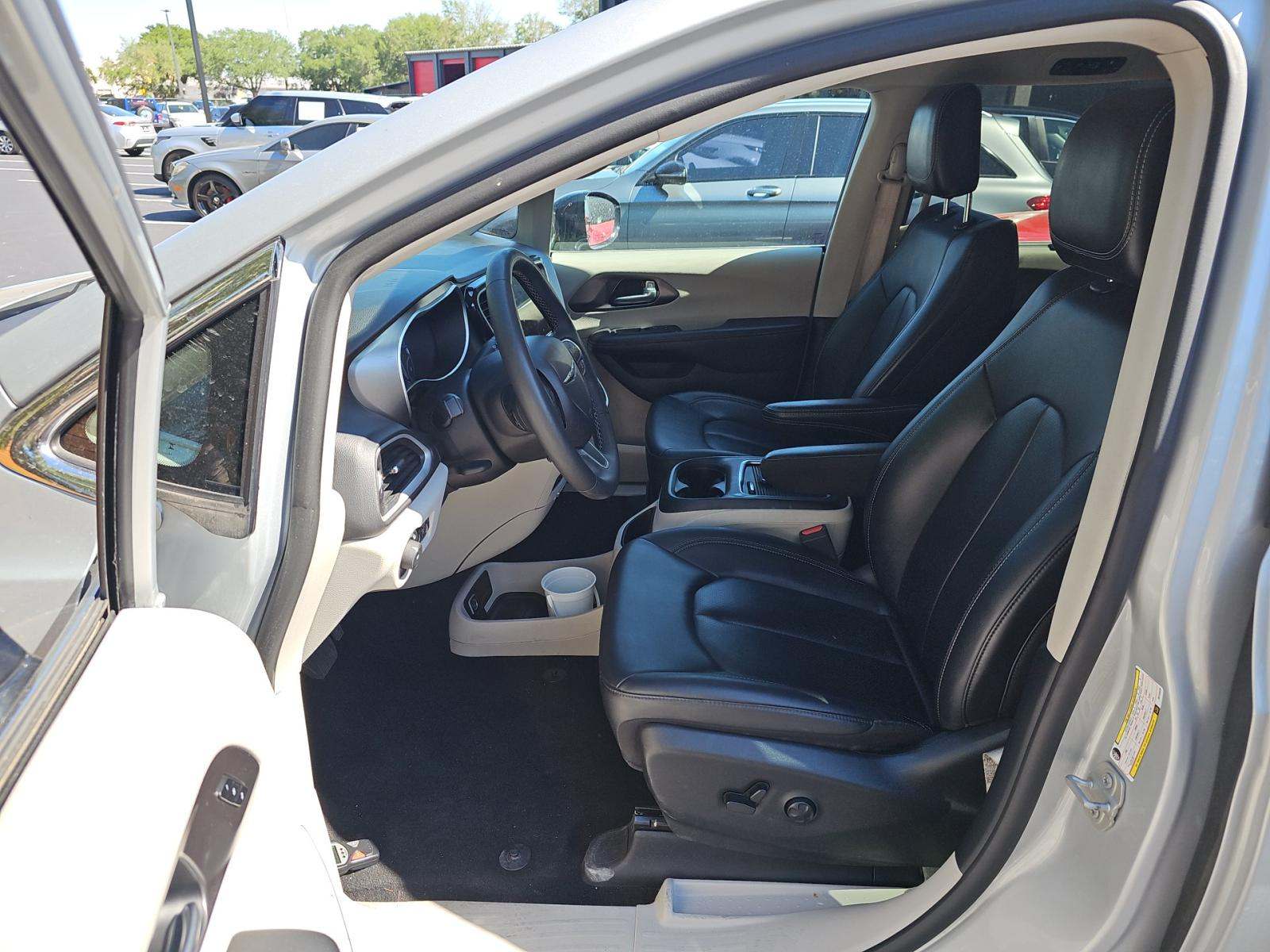 CHRYSLER PACIFICA - 6