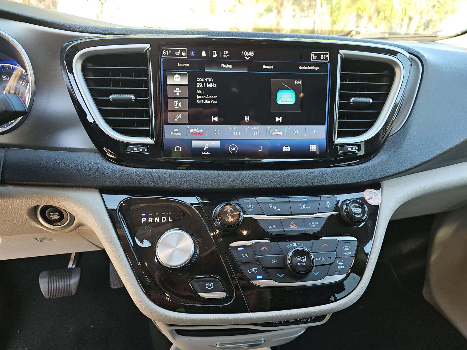 CHRYSLER PACIFICA - 10