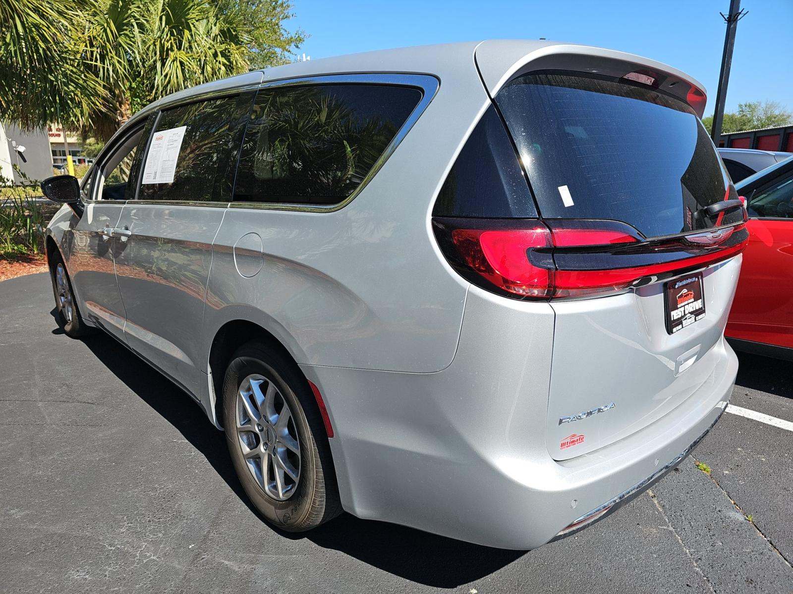 CHRYSLER PACIFICA - 2