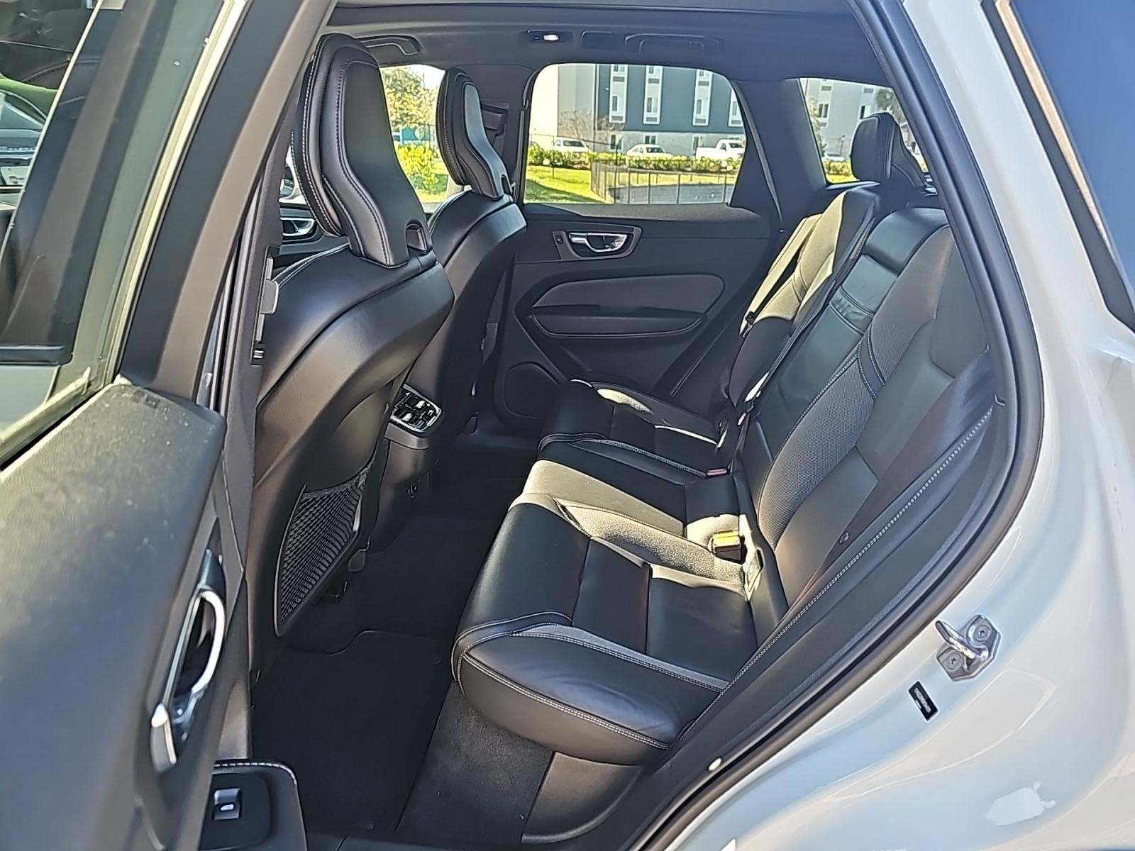 2022 Volvo XC60 B6 R-Design AWD