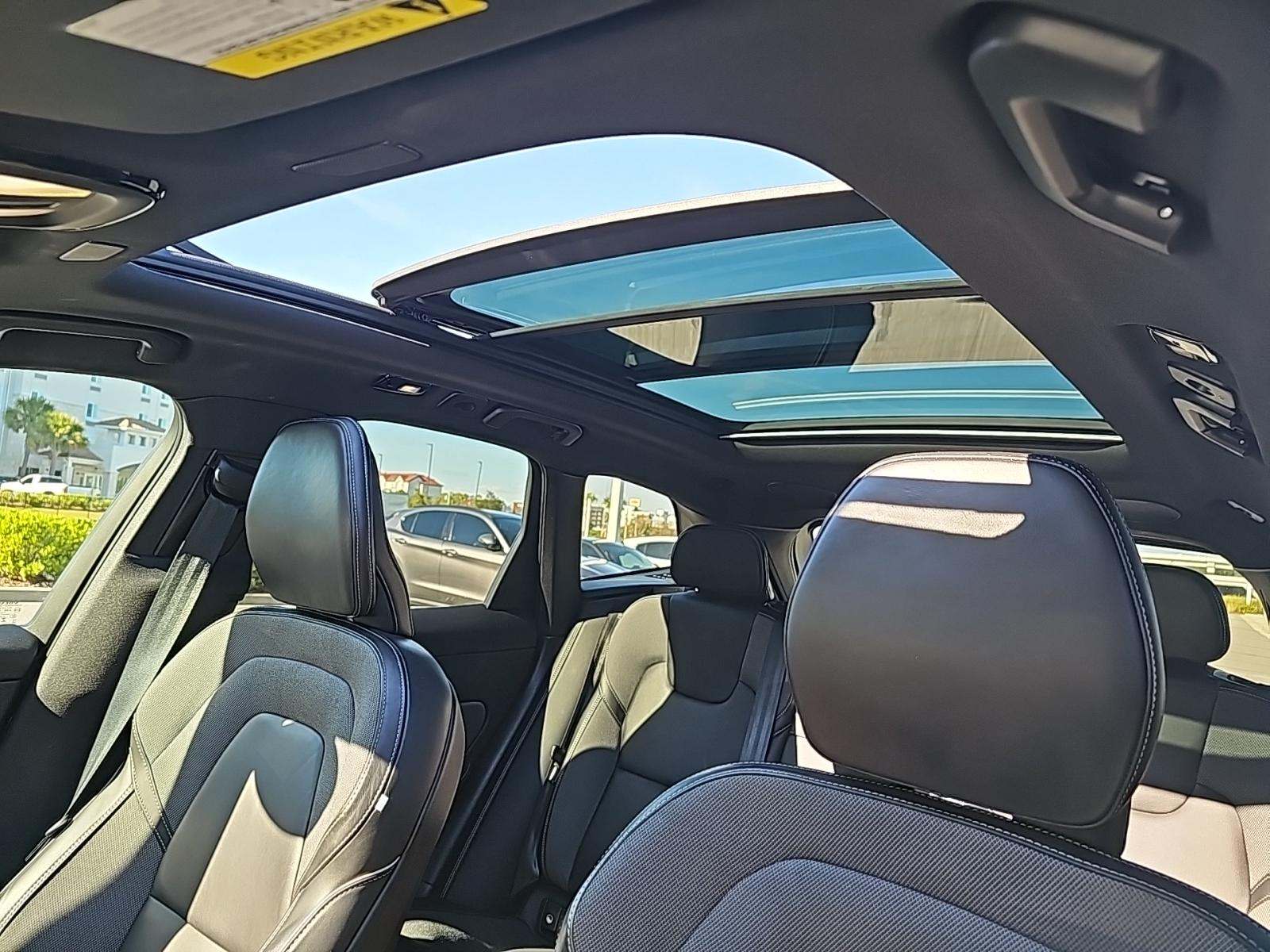 2022 Volvo XC60 B6 R-Design AWD