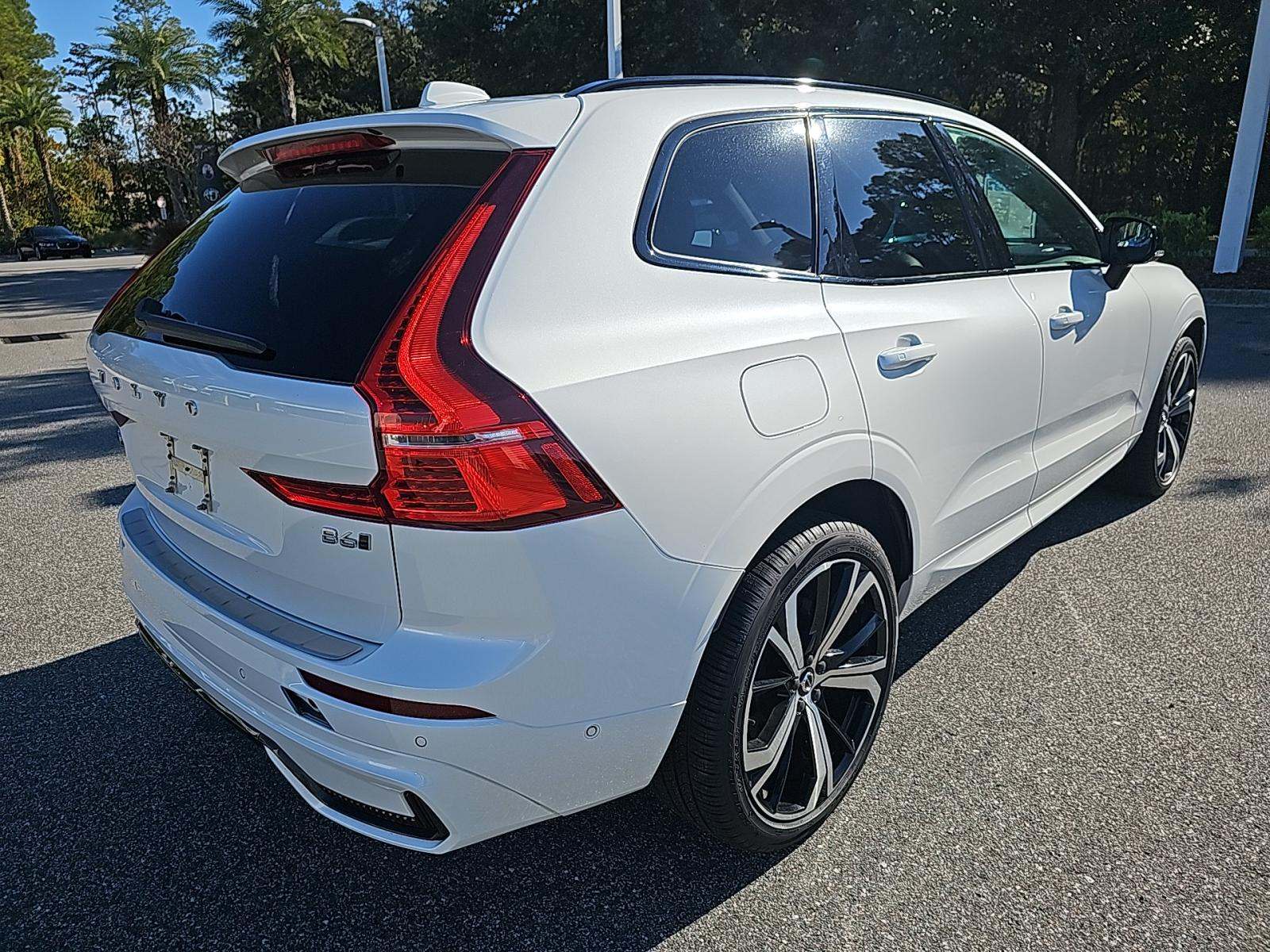 2022 Volvo XC60 B6 R-Design AWD