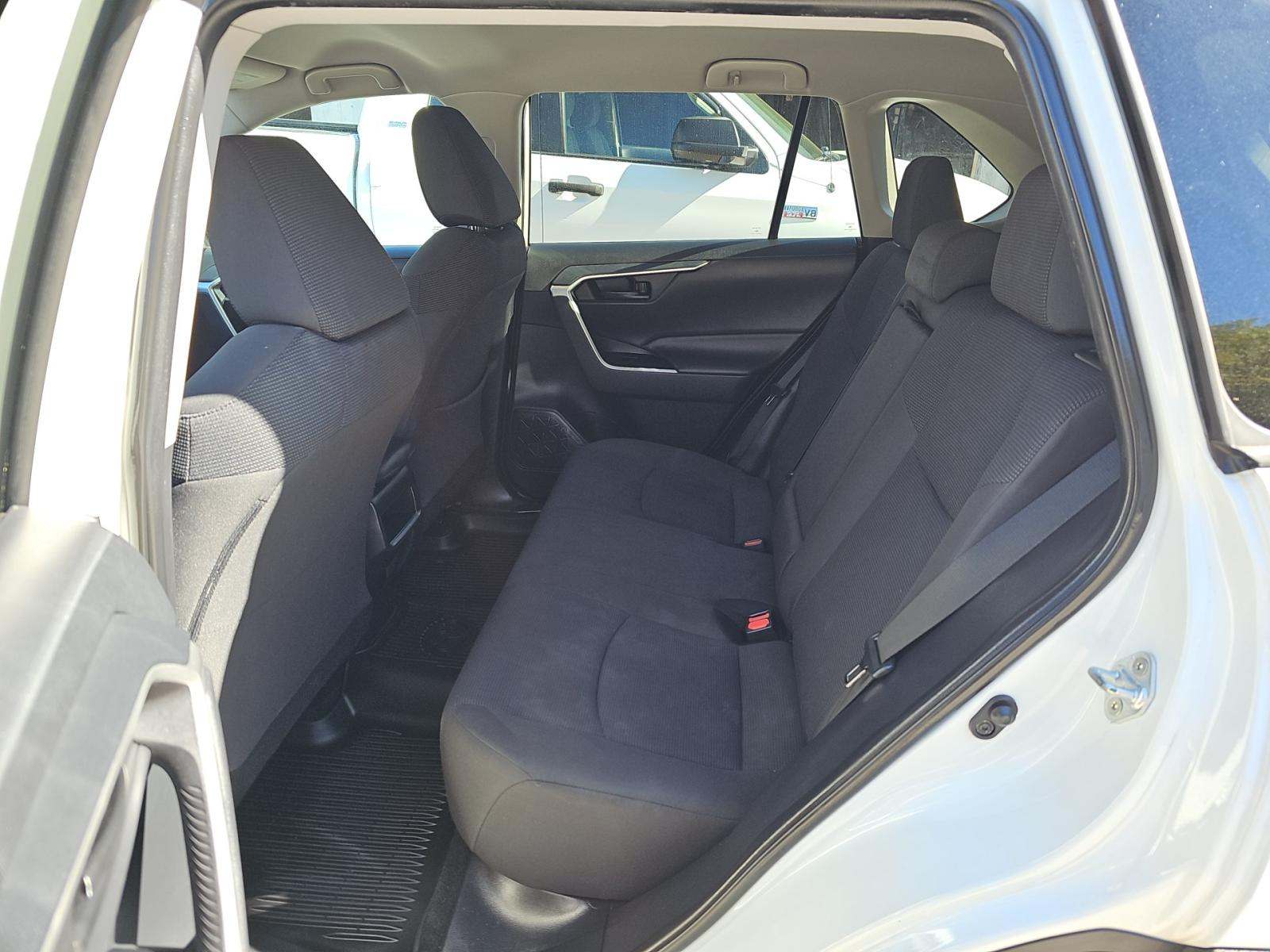 2019 Toyota RAV4 LE FWD