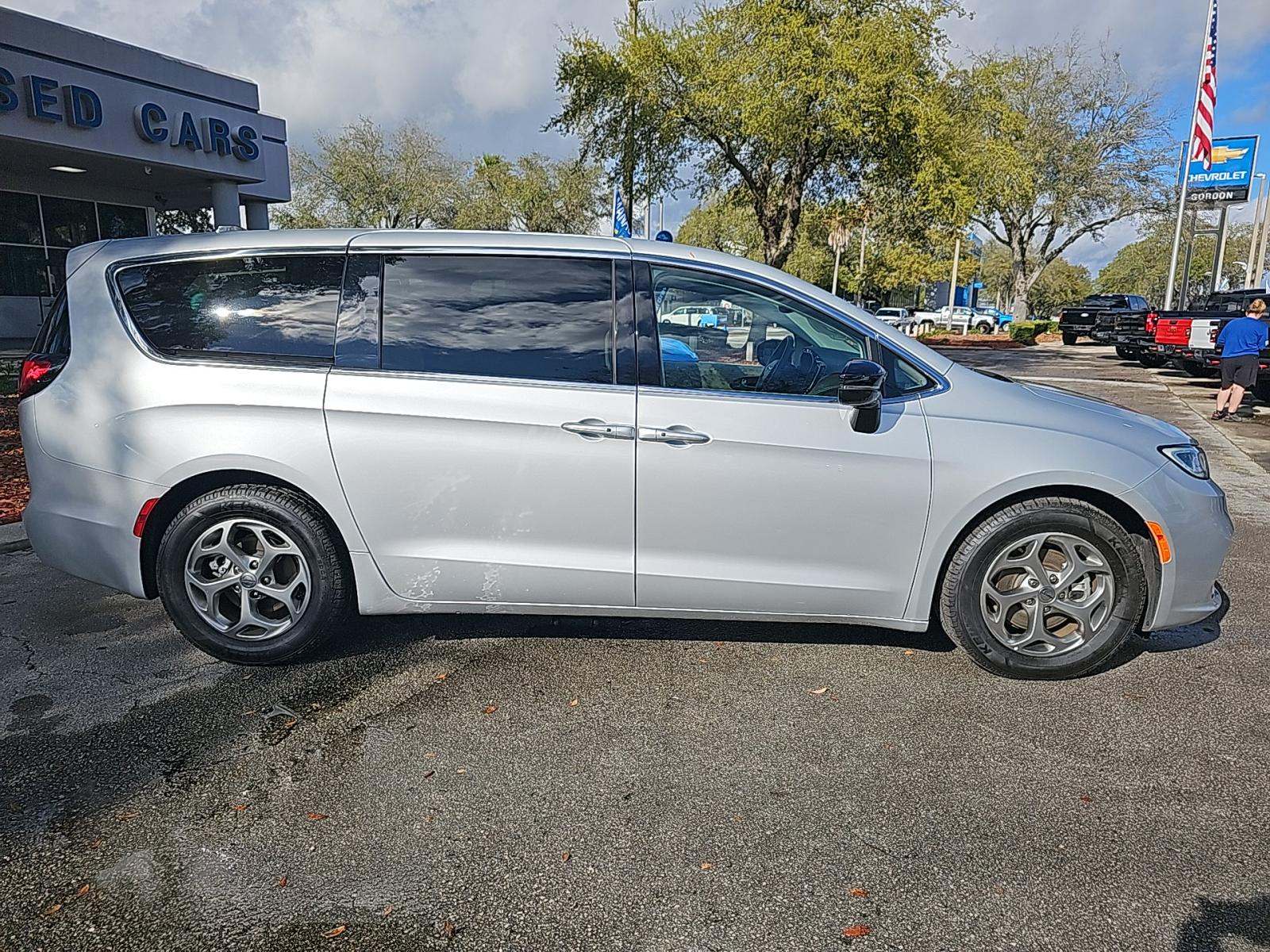 2024 Chrysler Pacifica Limited FWD