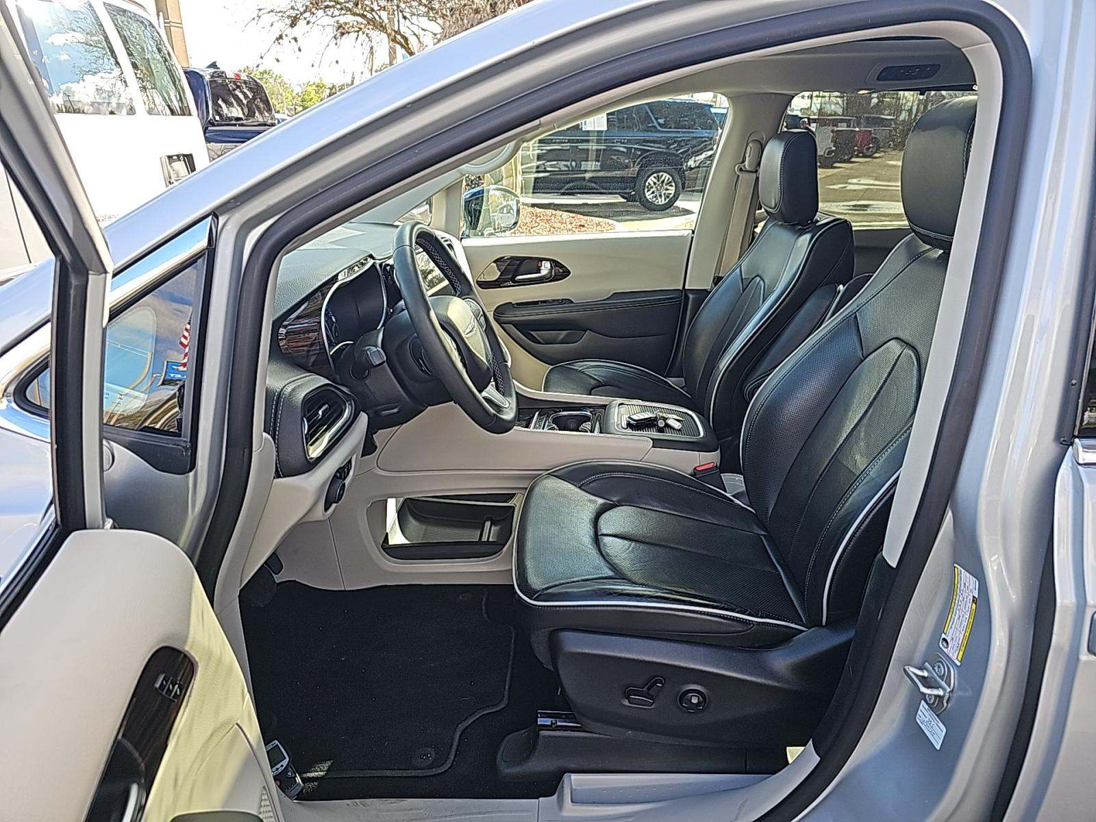 2024 Chrysler Pacifica Limited FWD