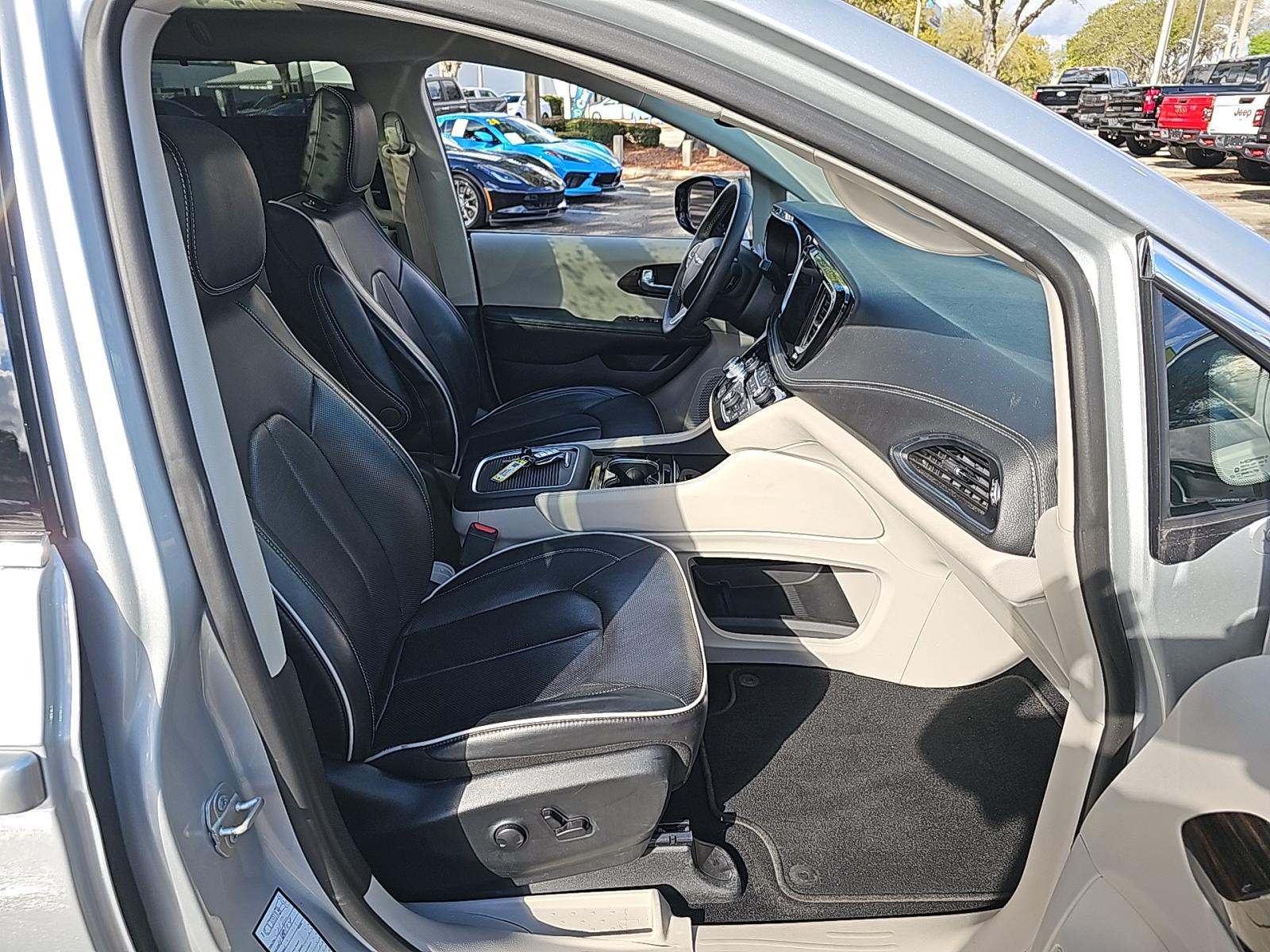 2024 Chrysler Pacifica Limited FWD