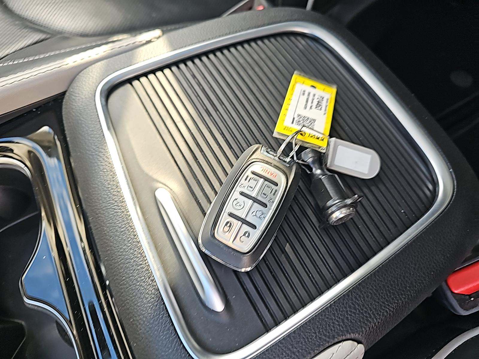2024 Chrysler Pacifica Limited FWD