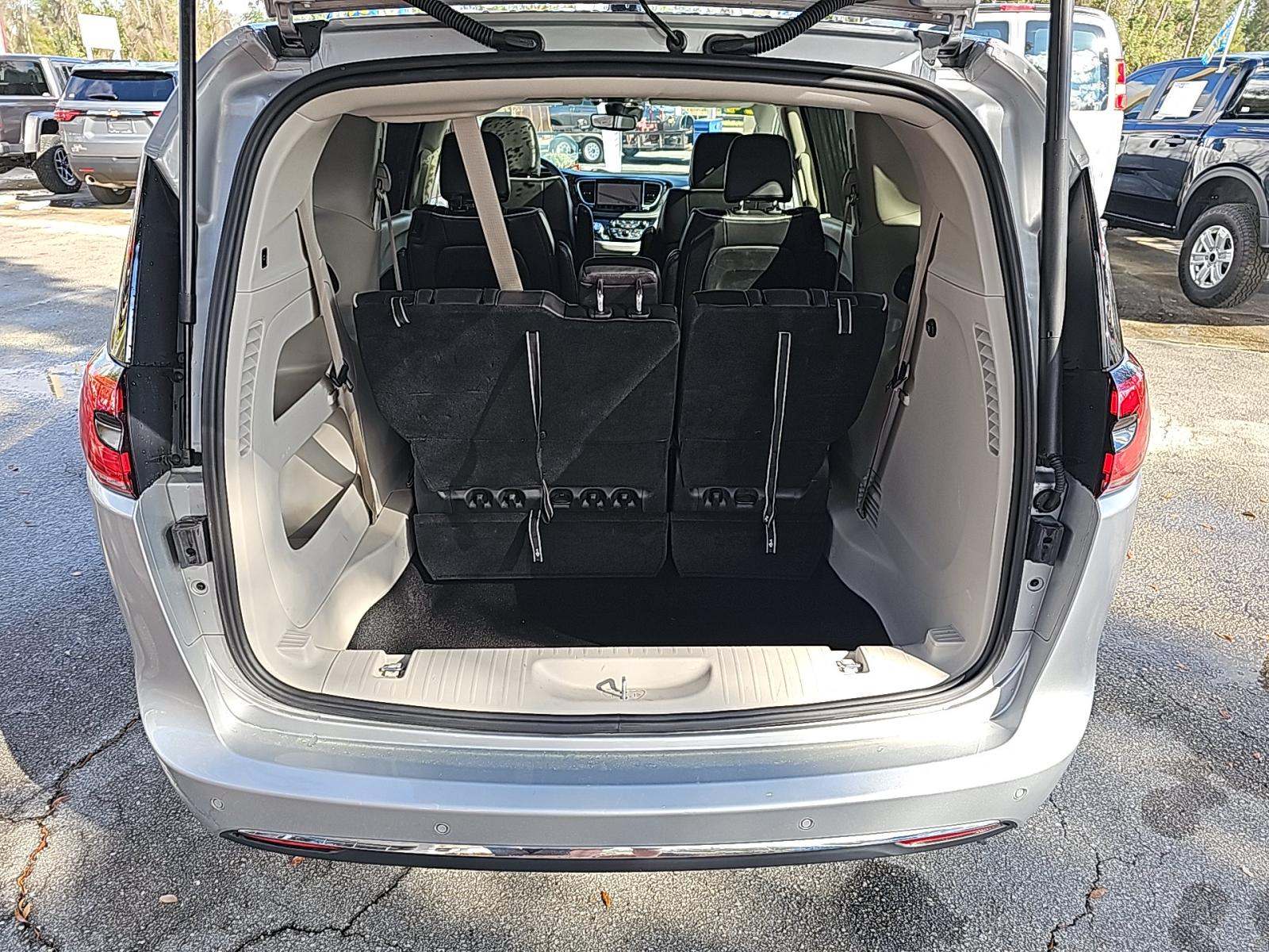 2024 Chrysler Pacifica Limited FWD