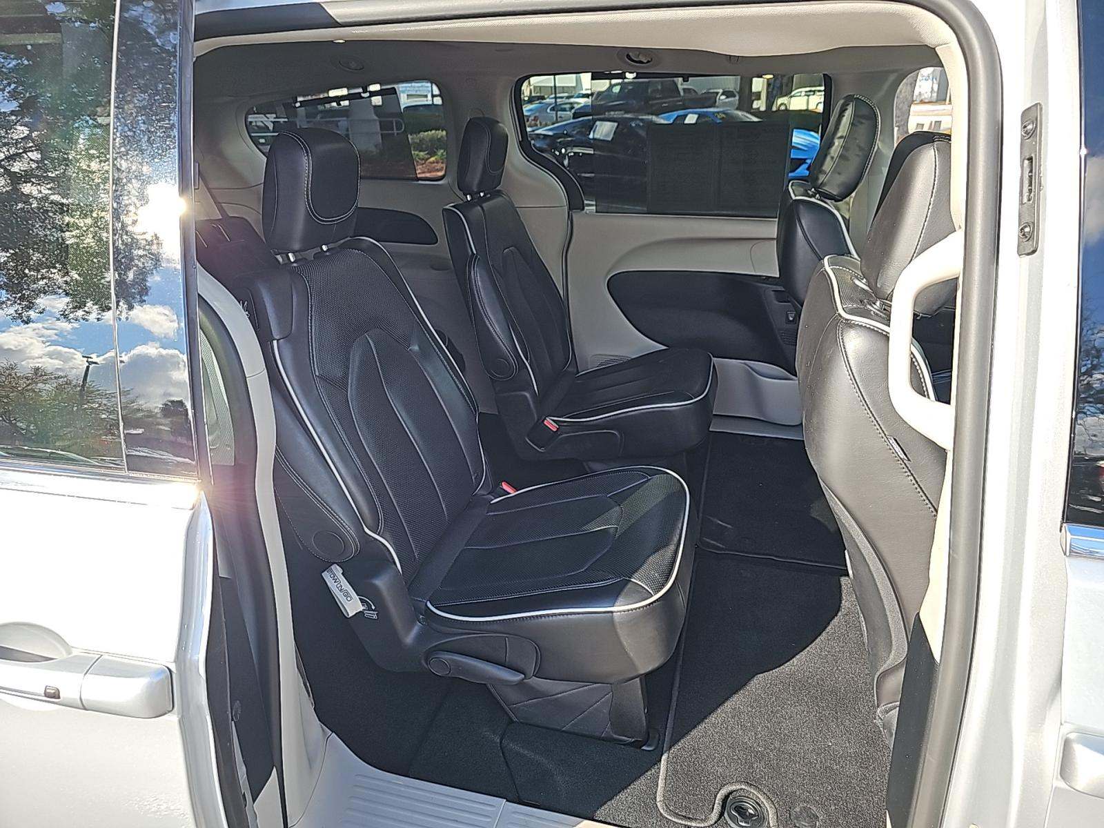 2024 Chrysler Pacifica Limited FWD