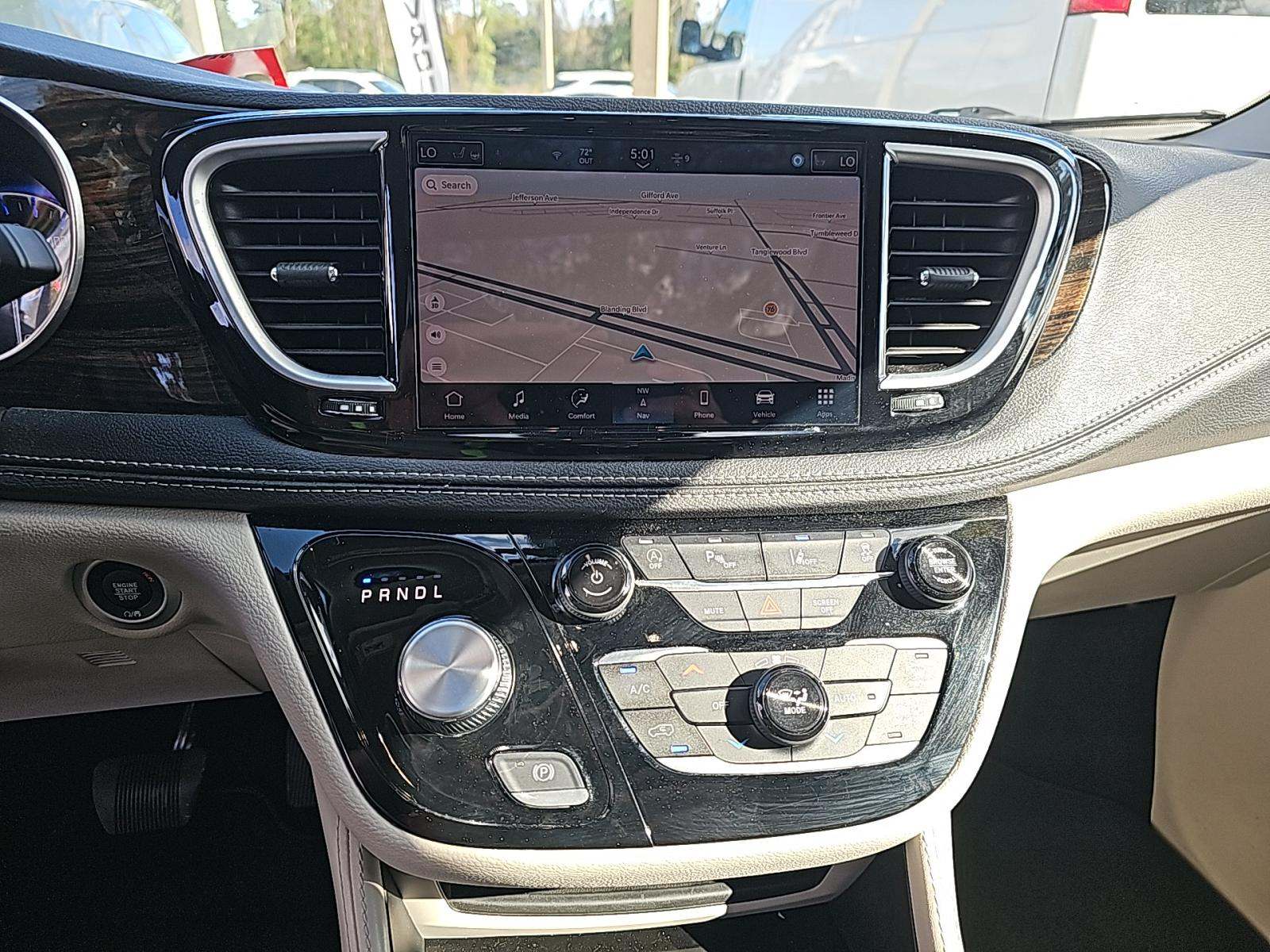 2024 Chrysler Pacifica Limited FWD