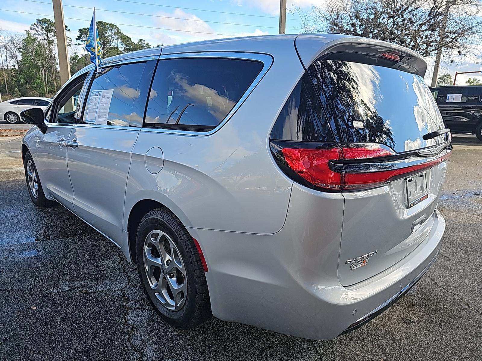 2024 Chrysler Pacifica Limited FWD