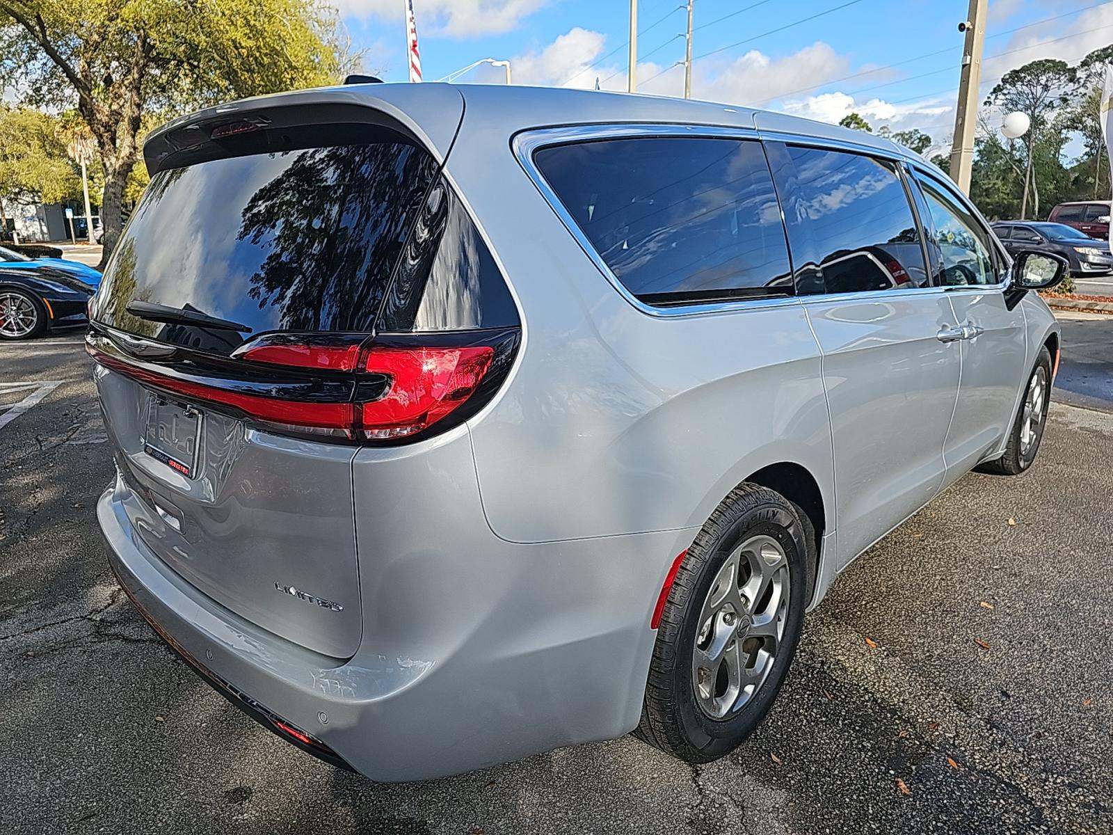 2024 Chrysler Pacifica Limited FWD