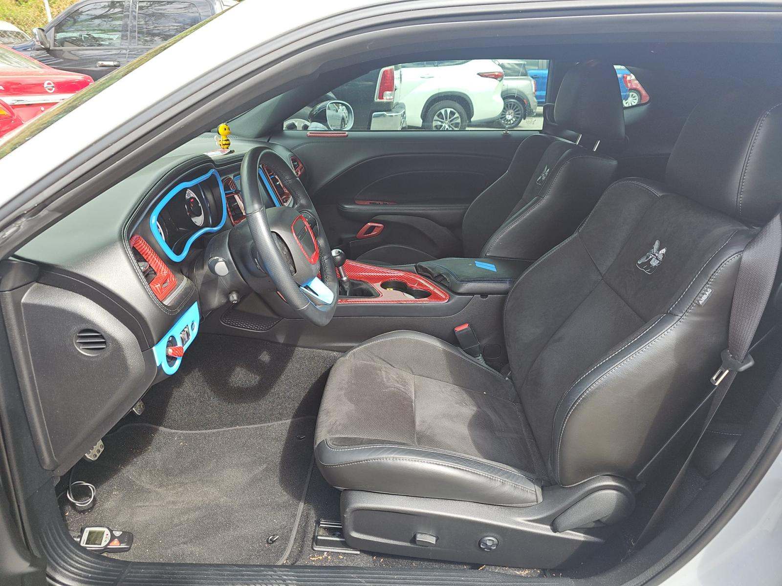 DODGE CHALLENGER - 6