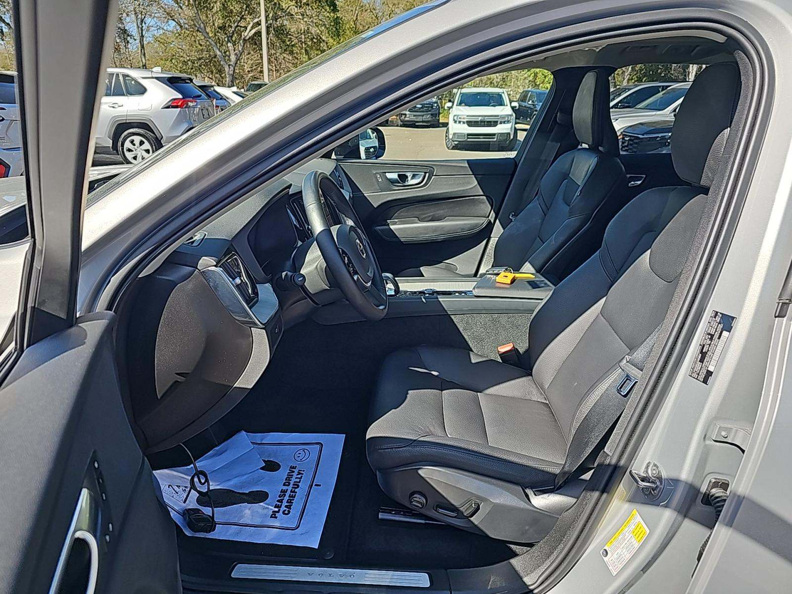 2025 Volvo XC60 B5 Plus AWD