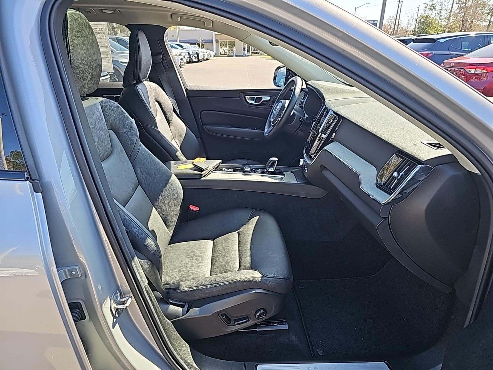 2025 Volvo XC60 B5 Plus AWD