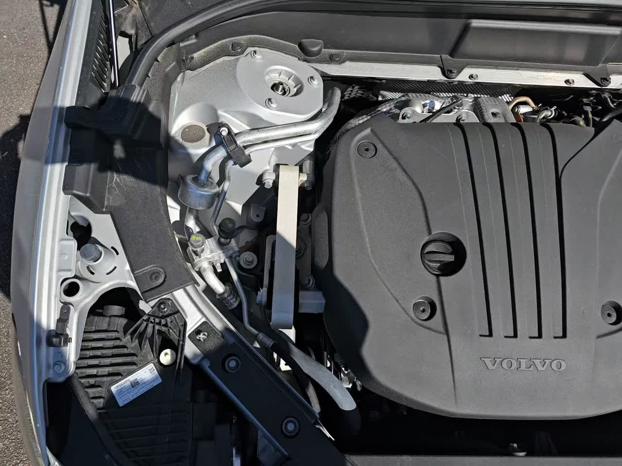 2025 Volvo XC60 B5 Plus AWD