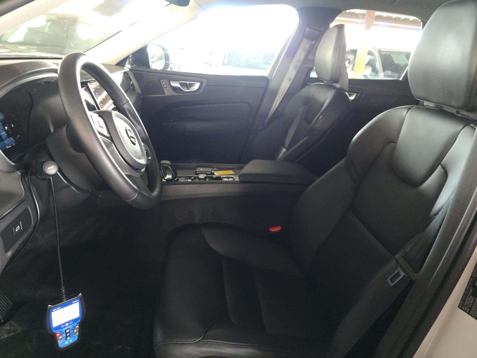 2025 Volvo XC60 B5 Core AWD